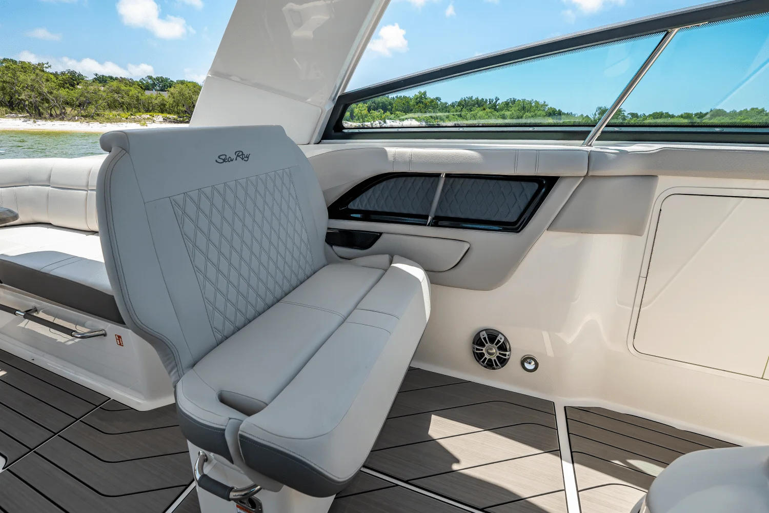 2025 Sea Ray SLX 400 Outboard Image Thumbnail #39