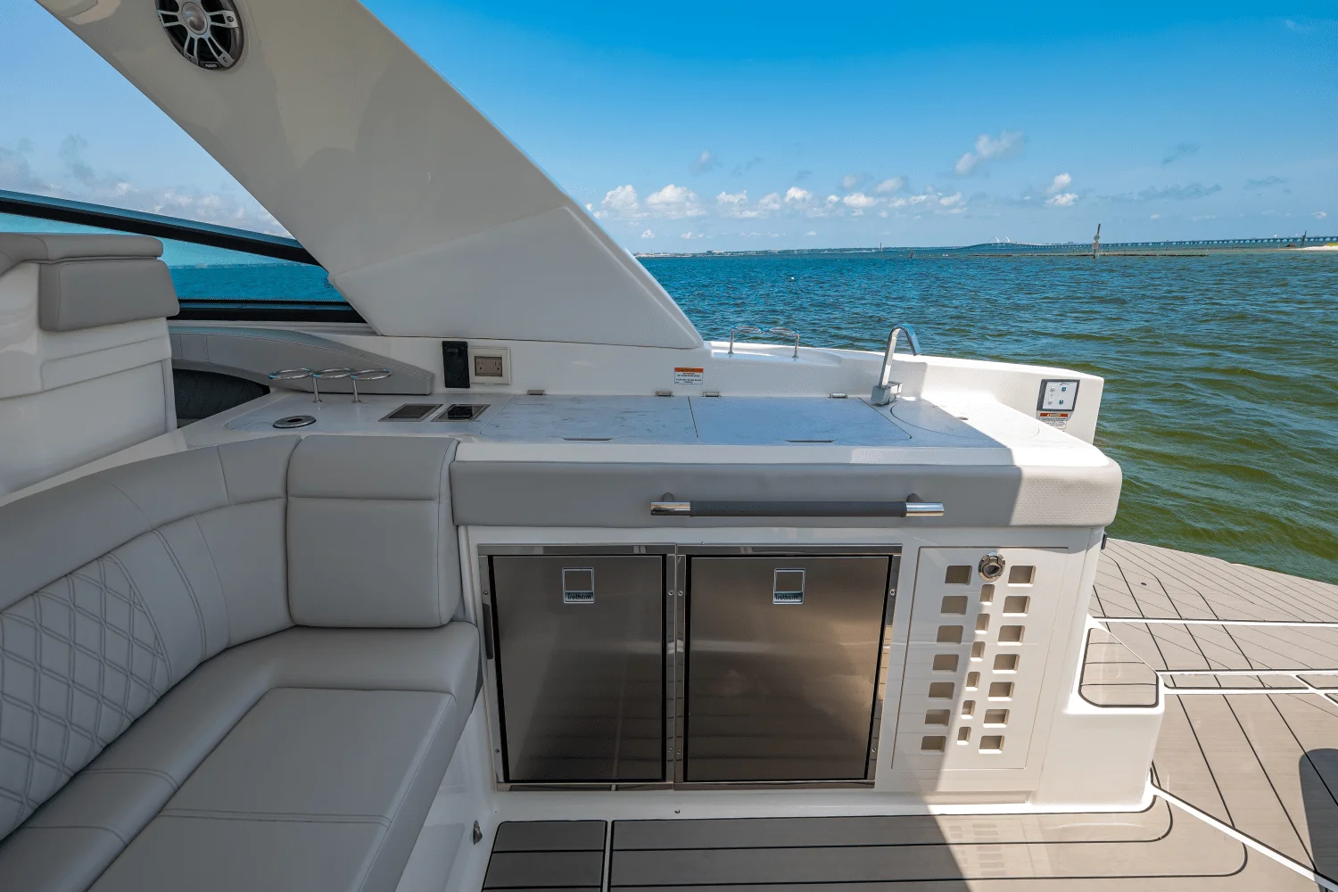 2025 Sea Ray SLX 400 Outboard Image Thumbnail #34