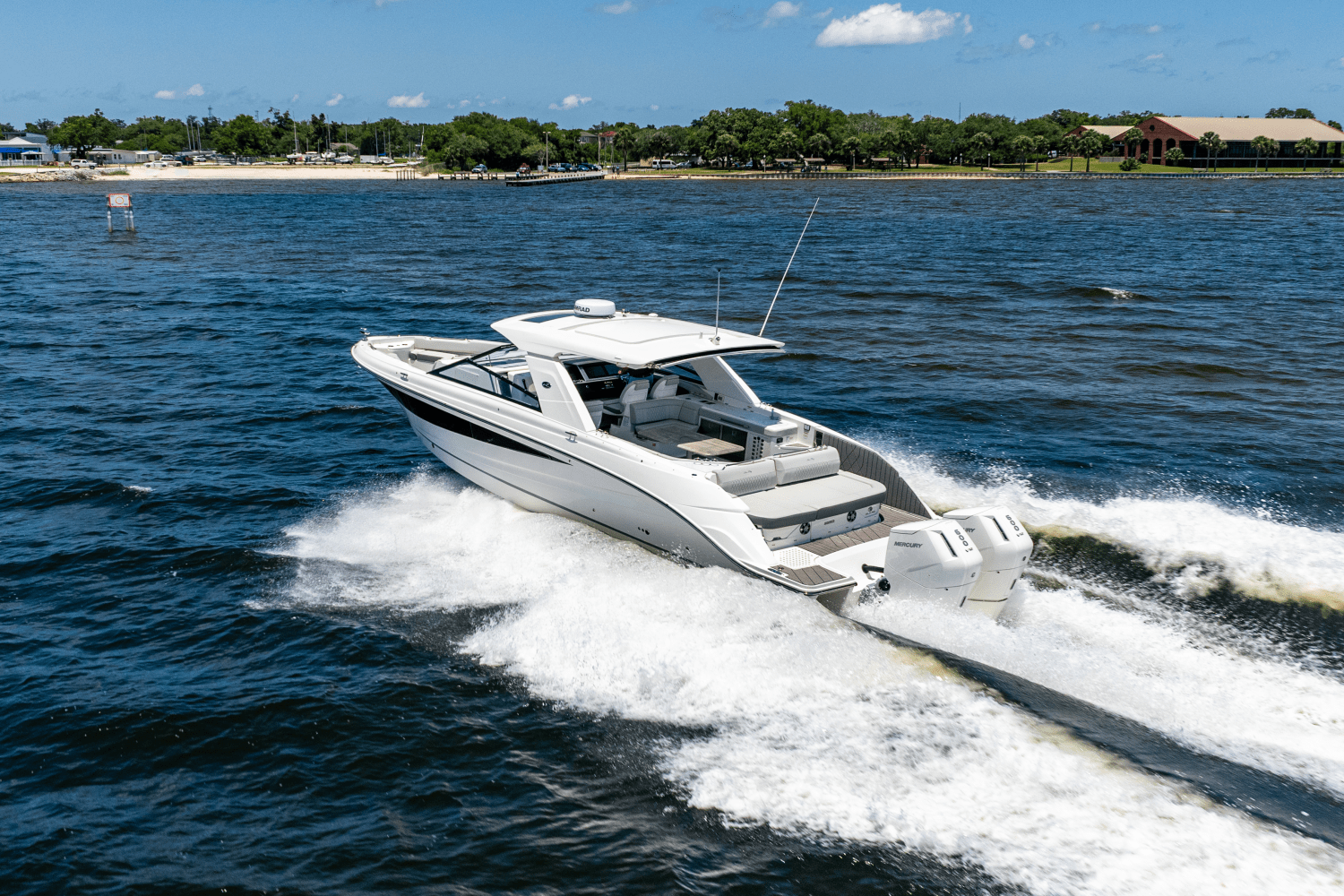 2025 Sea Ray SLX 400 Outboard Image Thumbnail #2