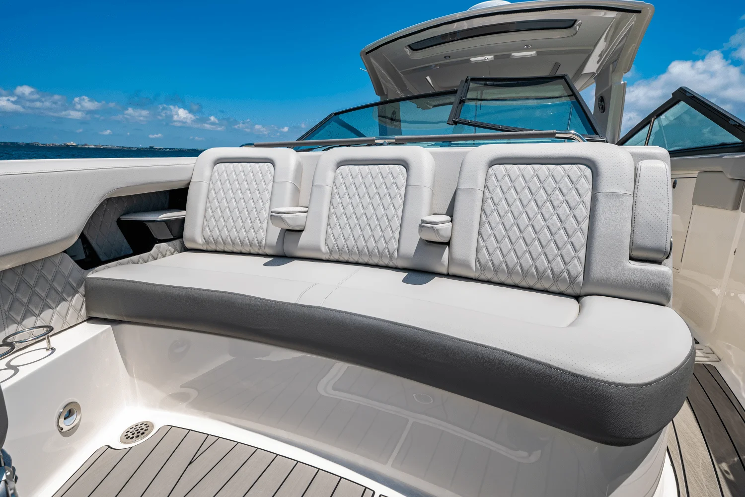 2025 Sea Ray SLX 400 Outboard Image Thumbnail #55