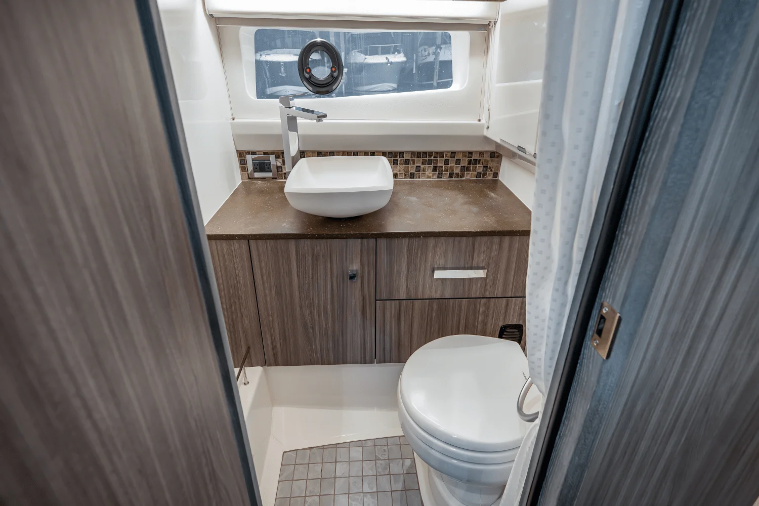 2025 Sea Ray SLX 400 Outboard Image Thumbnail #48