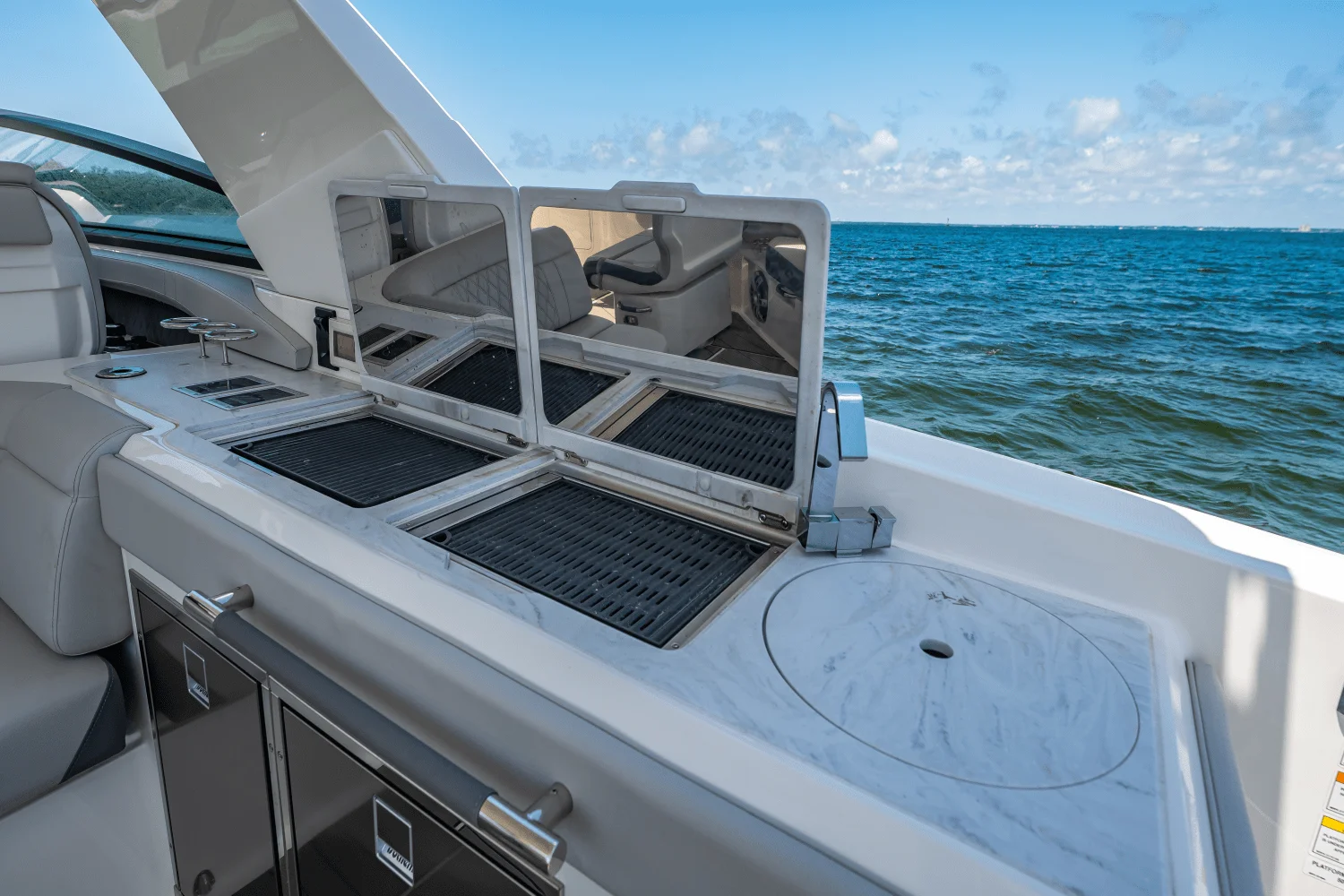 2025 Sea Ray SLX 400 Outboard Image Thumbnail #35