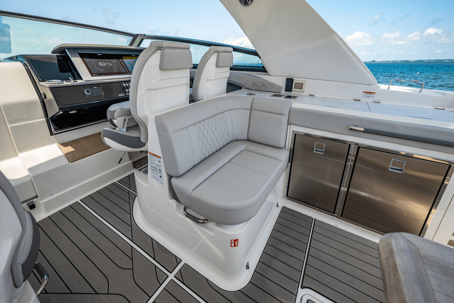 2025 Sea Ray SLX 400 Outboard Image Thumbnail #33