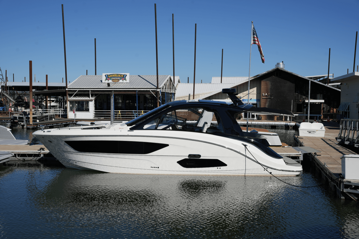 2025 Sea Ray Sundancer 370