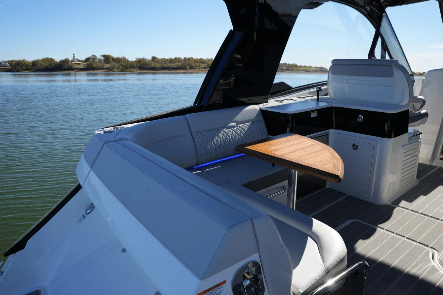 2025 Sea Ray Sundancer 370 Image Thumbnail #15