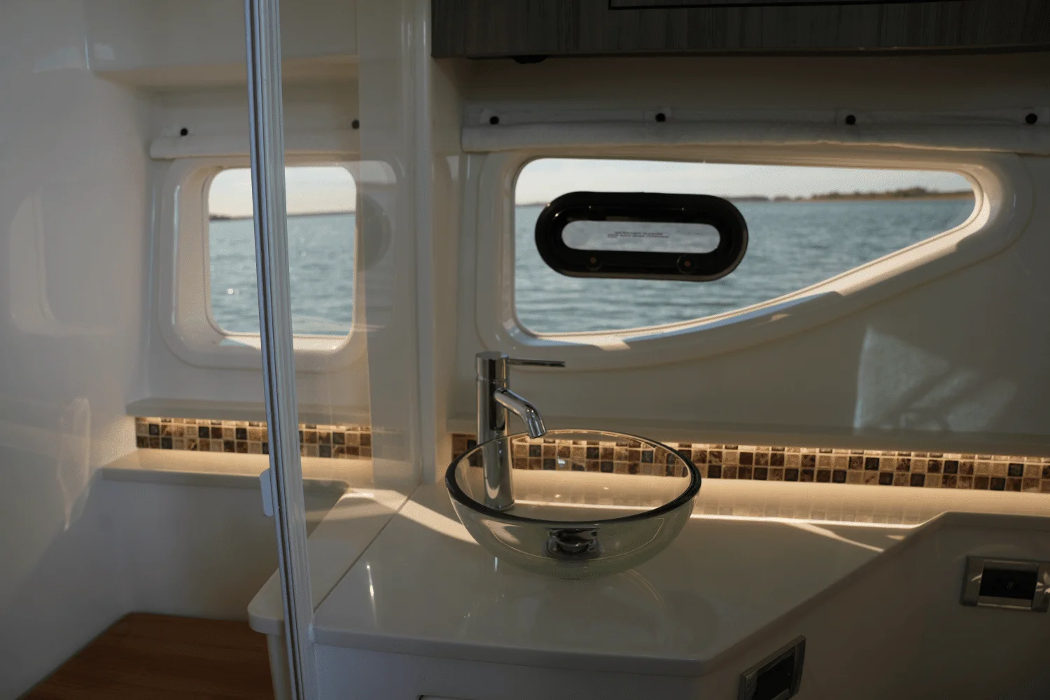 2025 Sea Ray Sundancer 370 Image Thumbnail #46