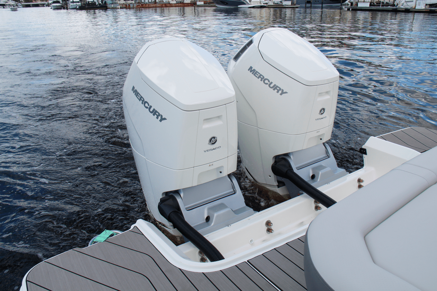 2025 Sea Ray SLX 400 Outboard Image Thumbnail #14