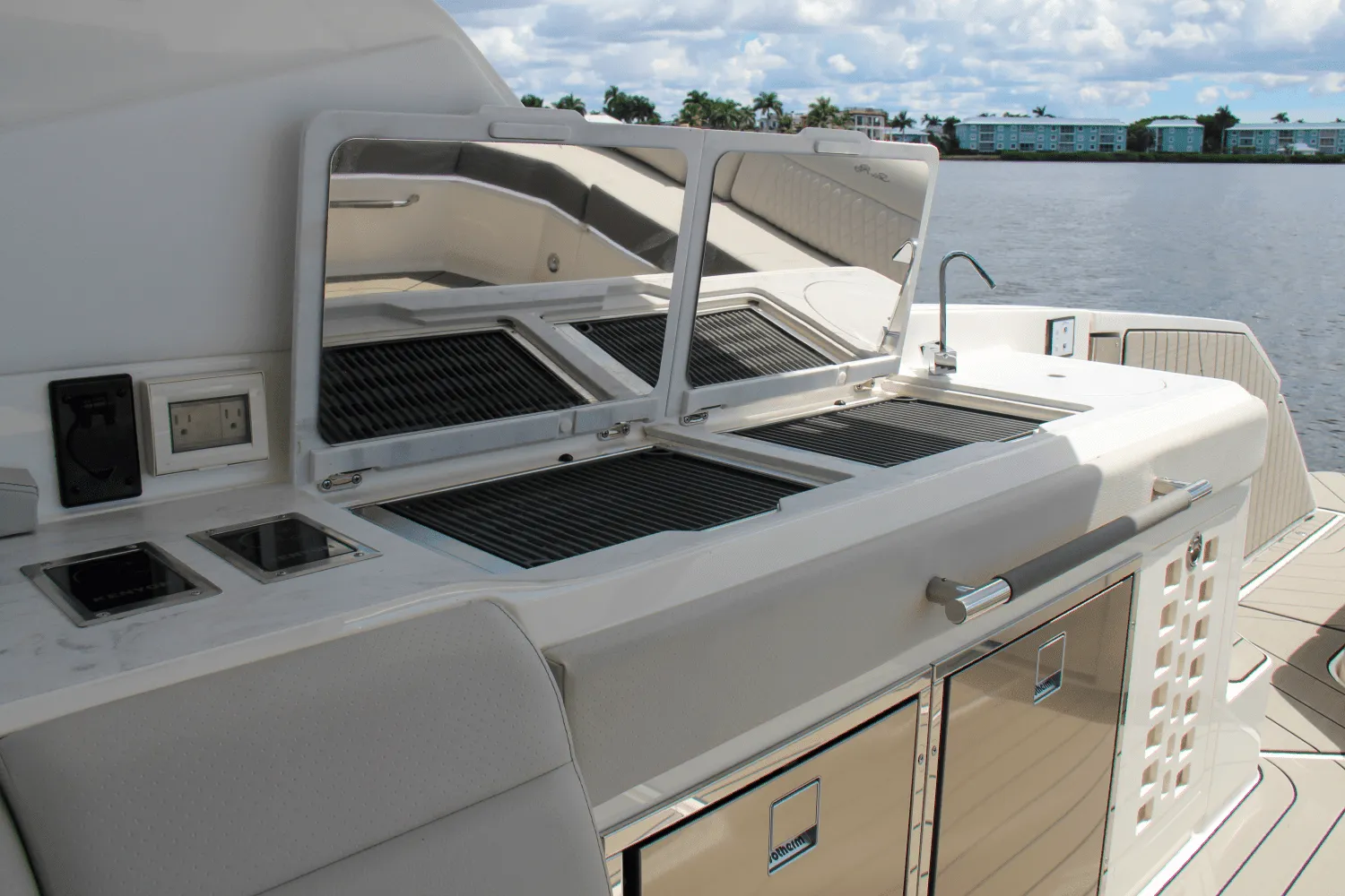 2025 Sea Ray SLX 400 Outboard Image Thumbnail #25