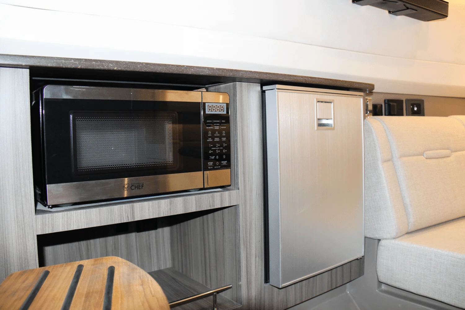 2025 Sea Ray SLX 400 Outboard Image Thumbnail #54