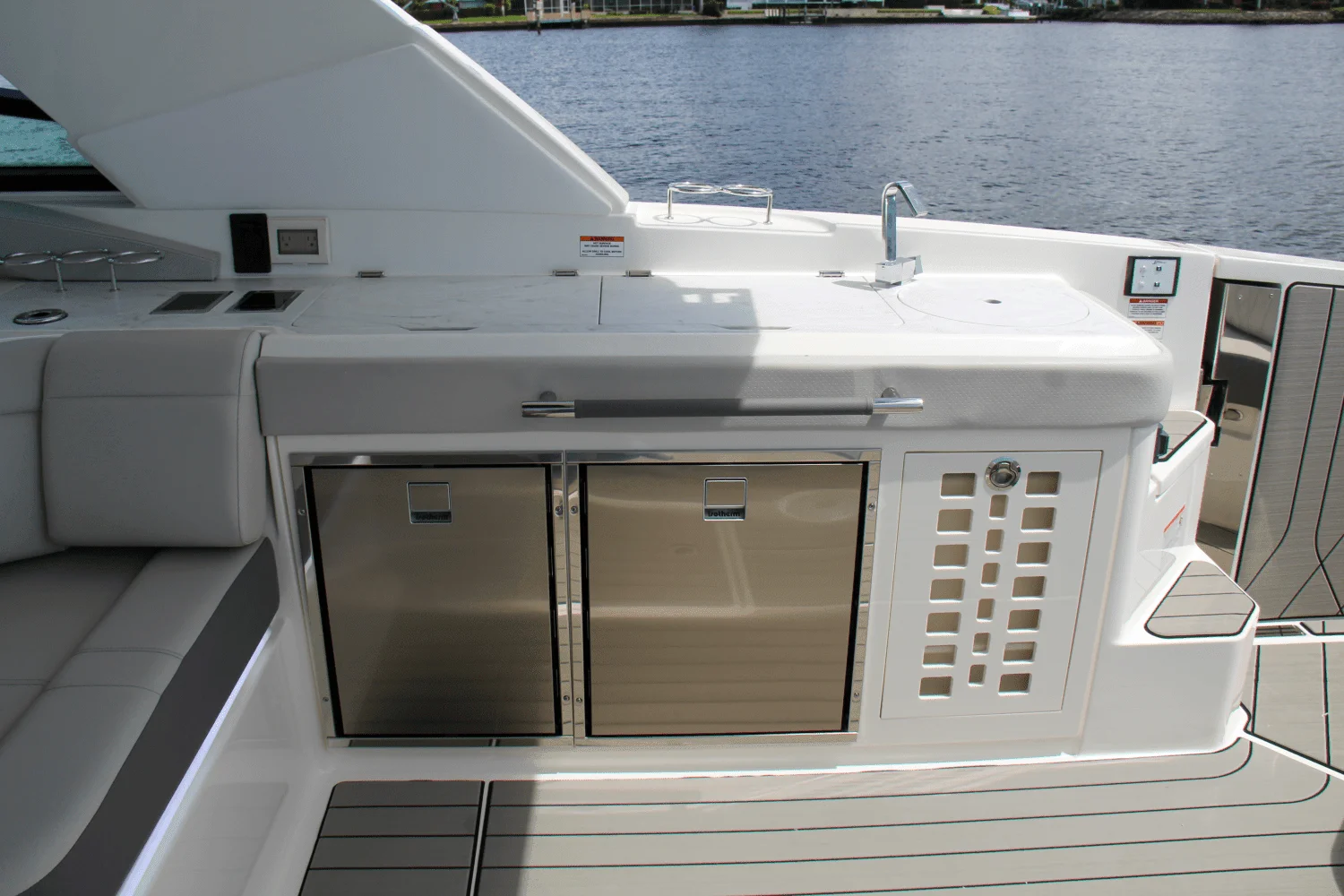 2025 Sea Ray SLX 400 Outboard Image Thumbnail #23