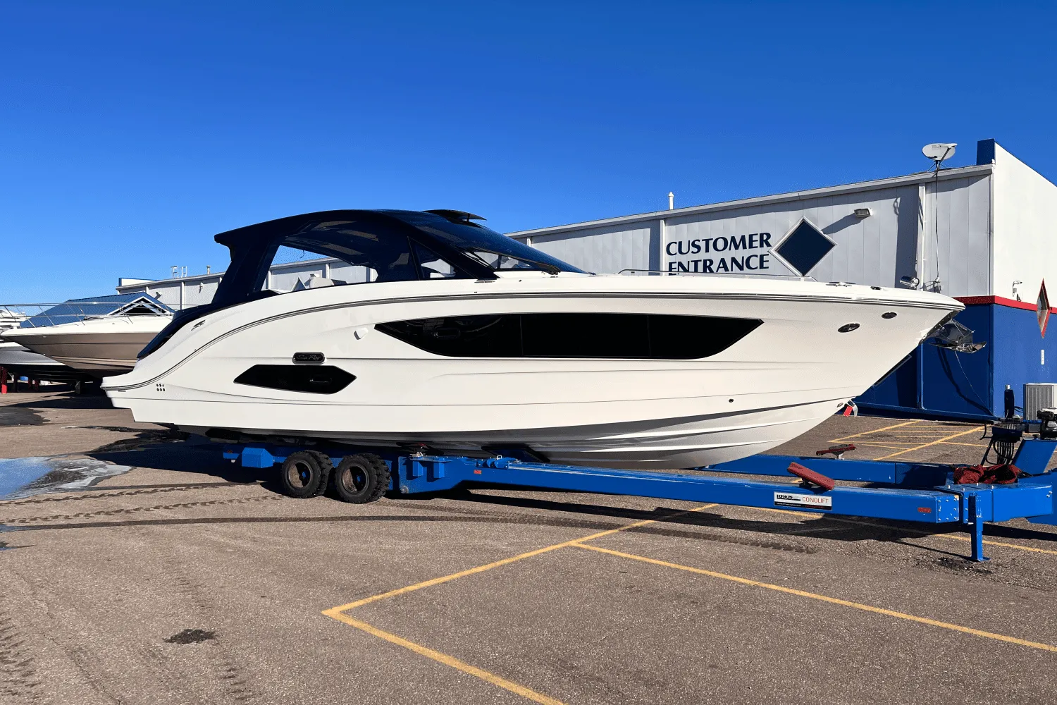 2025 Sea Ray Sundancer 370 Image Thumbnail #1