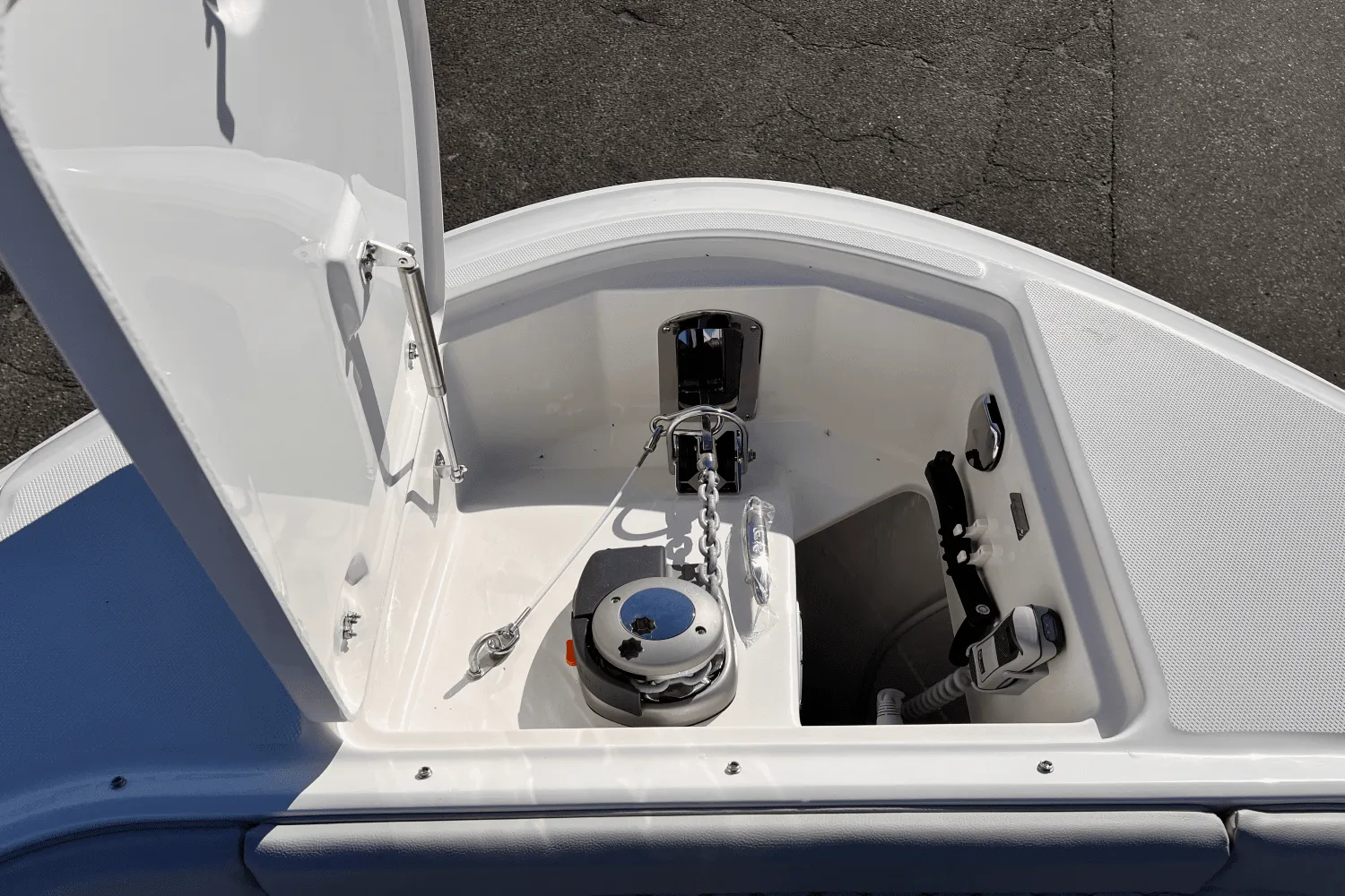 2025 Sea Ray Sundancer 370 Image Thumbnail #26