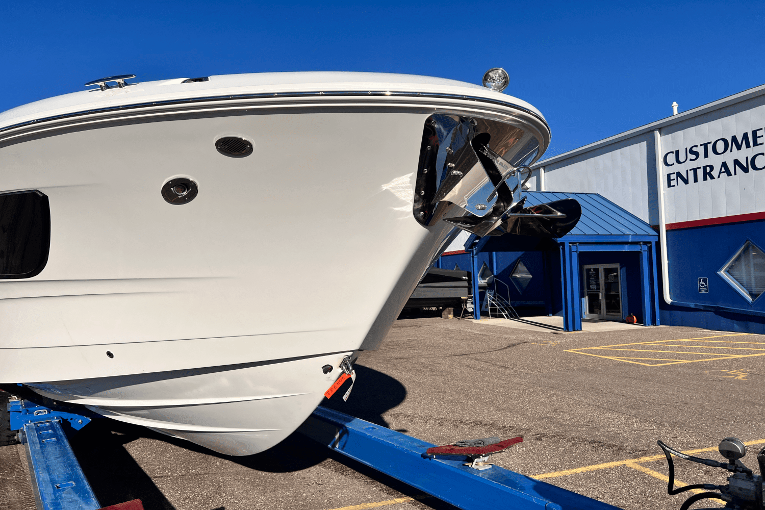 2025 Sea Ray Sundancer 370 Image Thumbnail #2