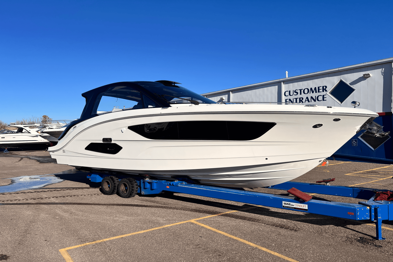 2025 Sea Ray Sundancer 370