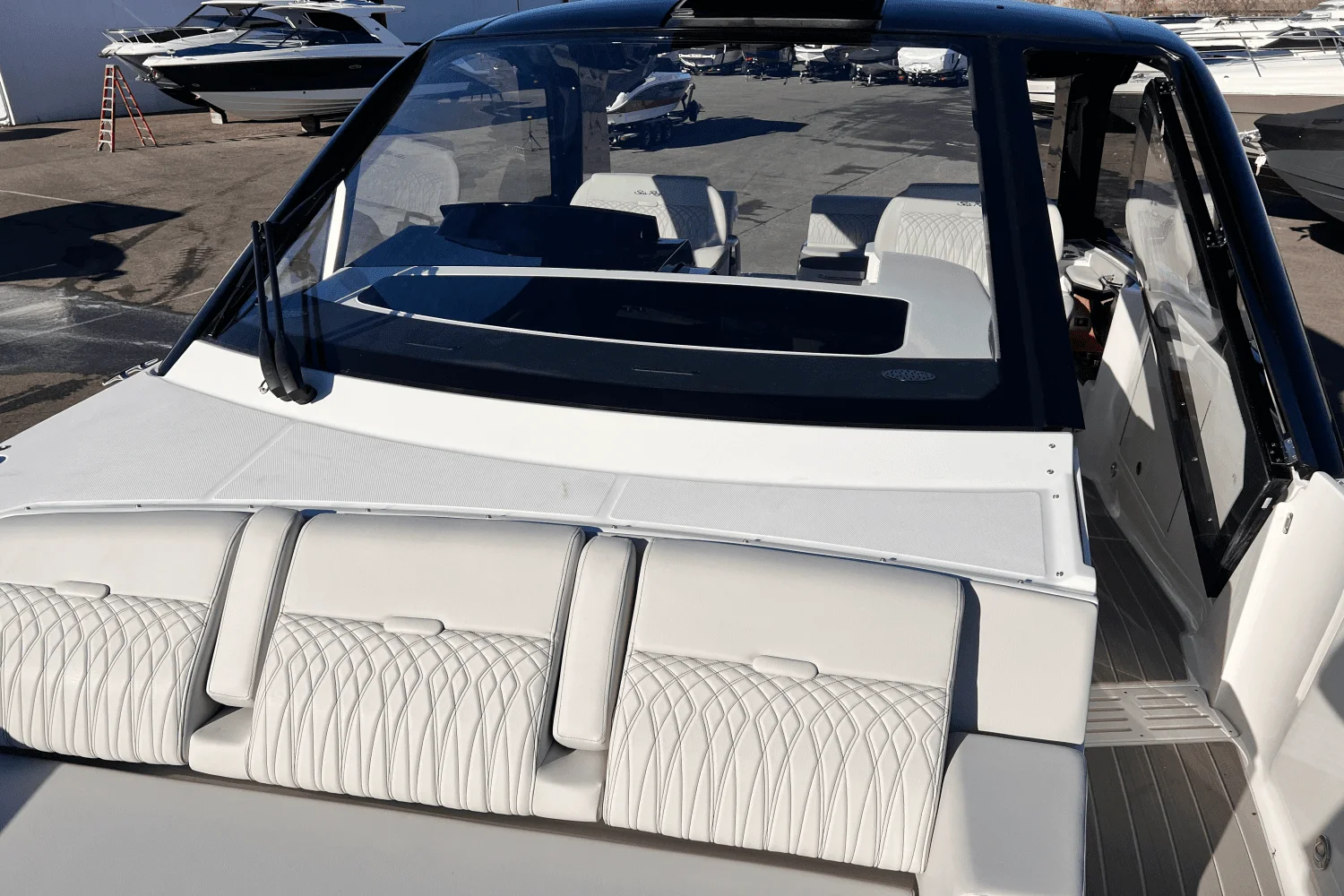 2025 Sea Ray Sundancer 370 Image Thumbnail #21