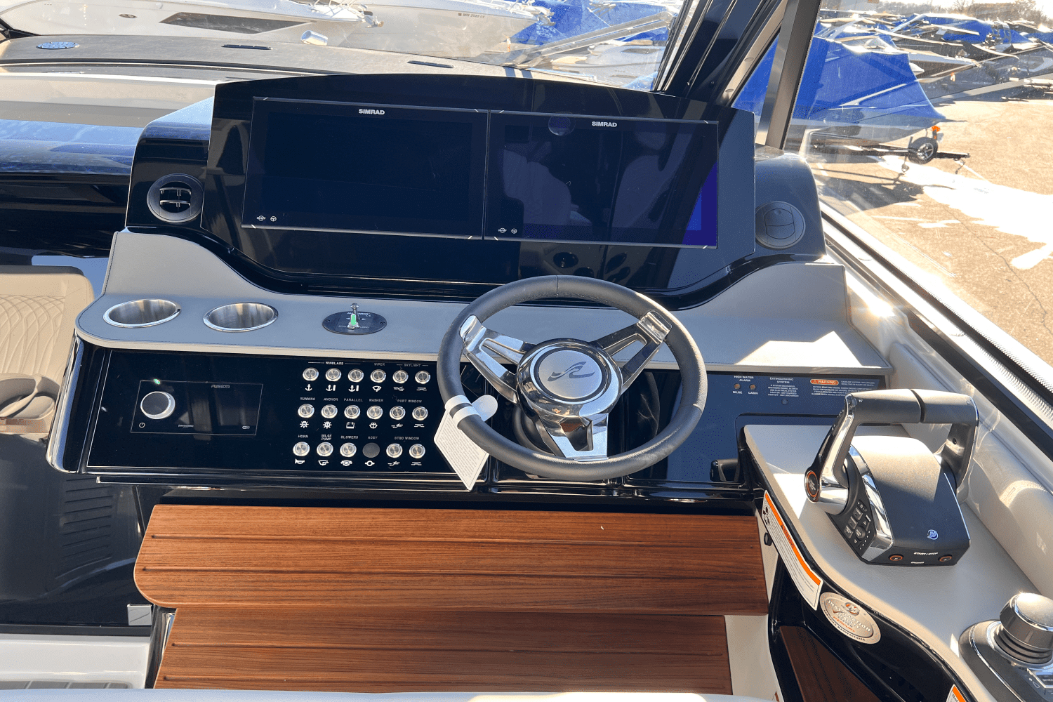 2025 Sea Ray Sundancer 370 Image Thumbnail #11