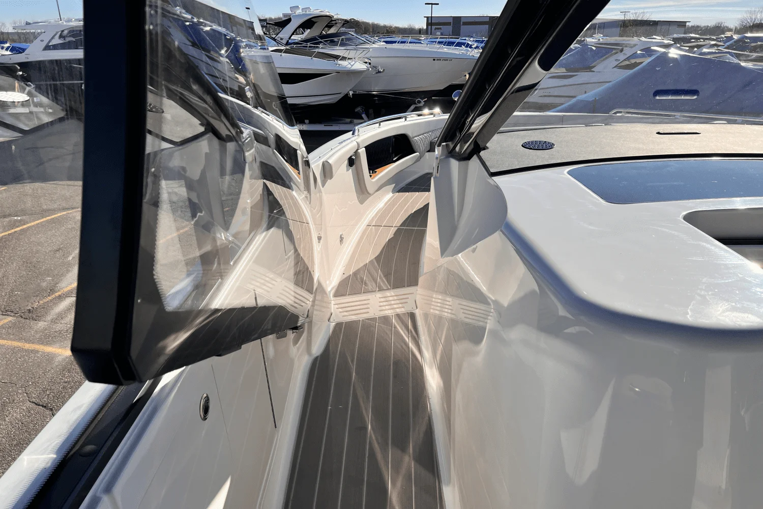 2025 Sea Ray Sundancer 370 Image Thumbnail #19