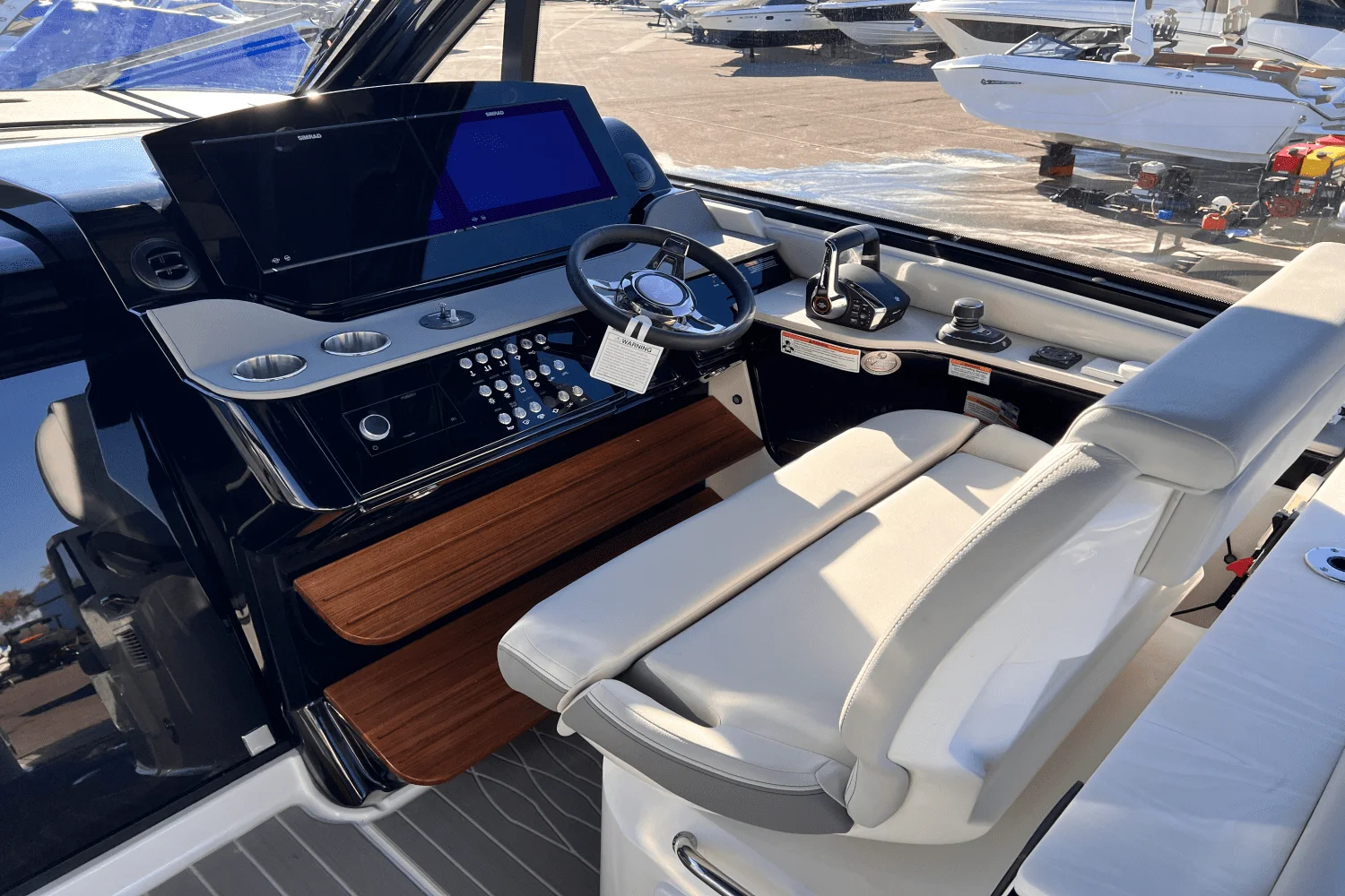 2025 Sea Ray Sundancer 370 Image Thumbnail #10