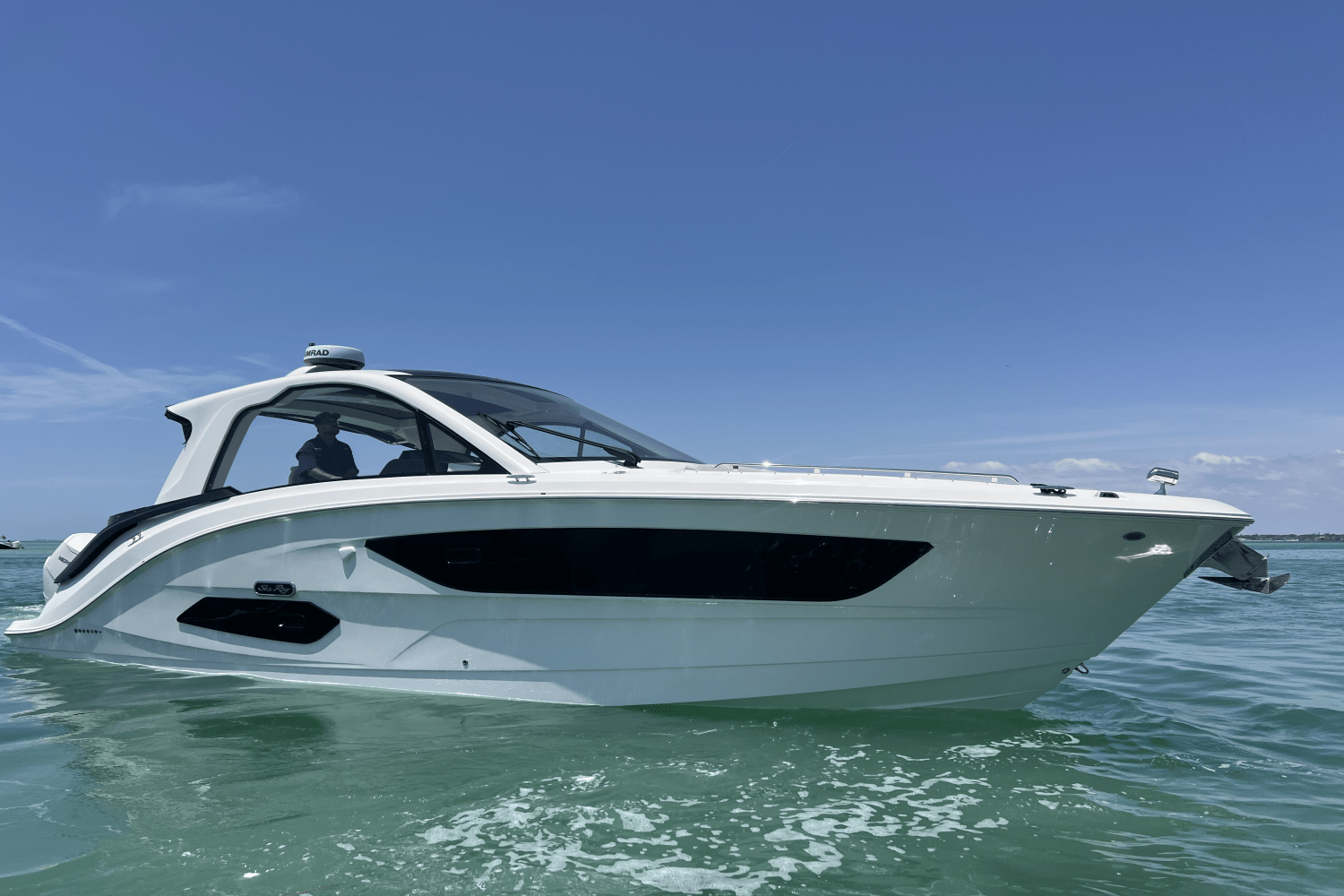 2025 Sea Ray Sundancer 370 Outboard Image Thumbnail #4