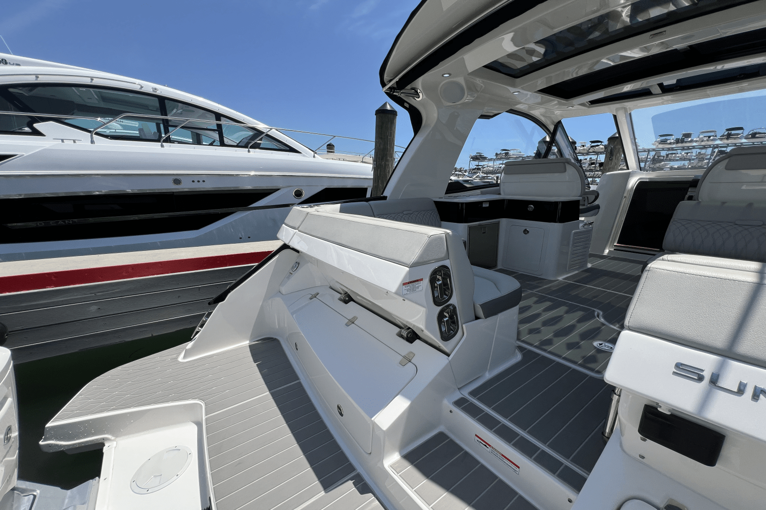 2025 Sea Ray Sundancer 370 Outboard Image Thumbnail #12