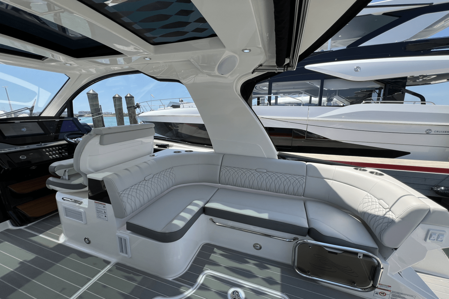 2025 Sea Ray Sundancer 370 Outboard Image Thumbnail #16