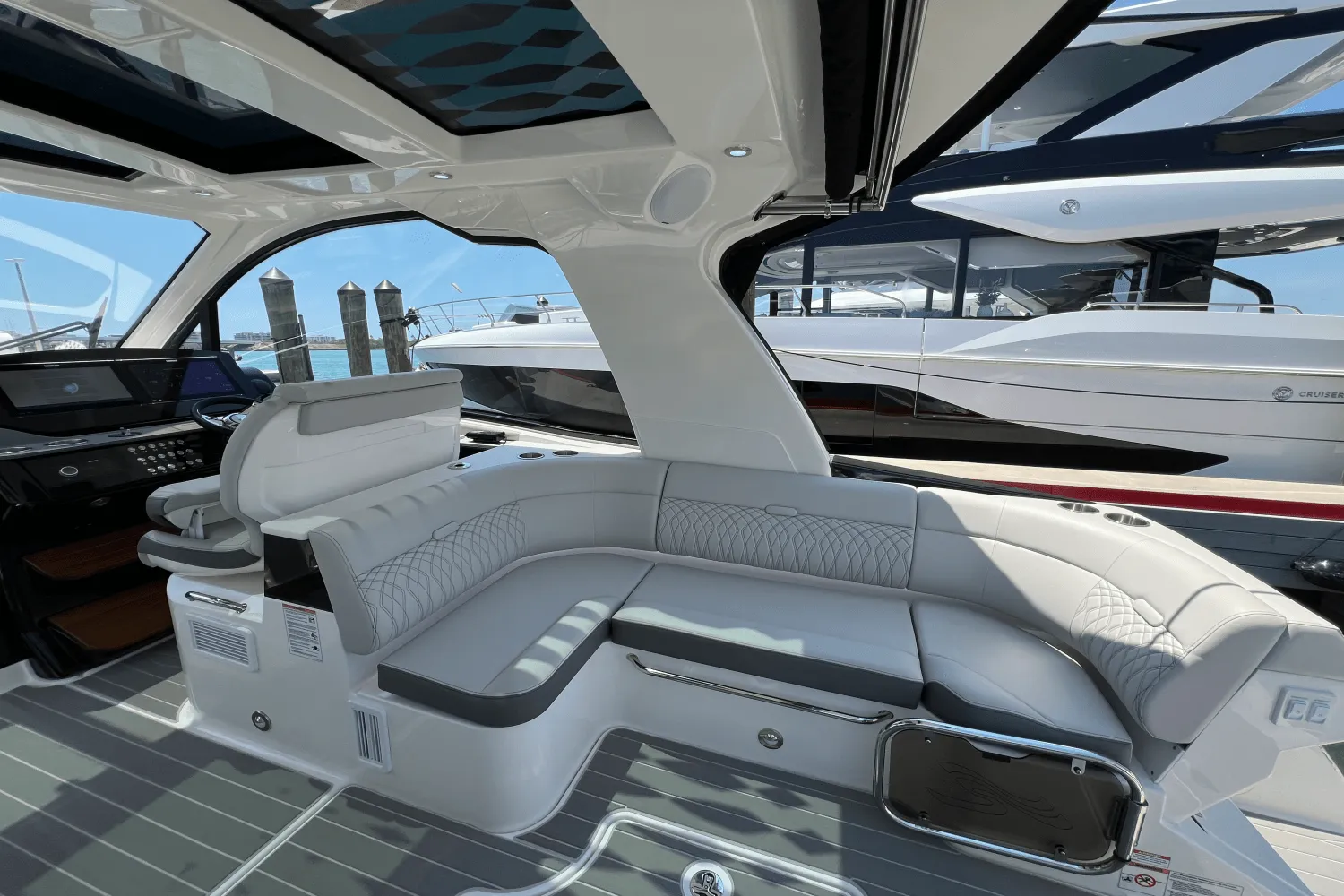 2025 Sea Ray Sundancer 370 Outboard Image Thumbnail #12