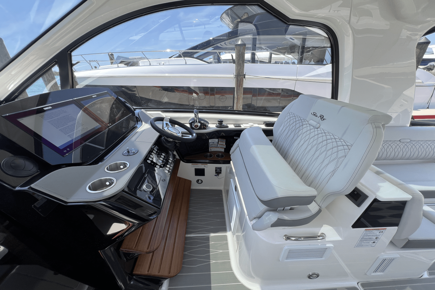2025 Sea Ray Sundancer 370 Outboard Image Thumbnail #30