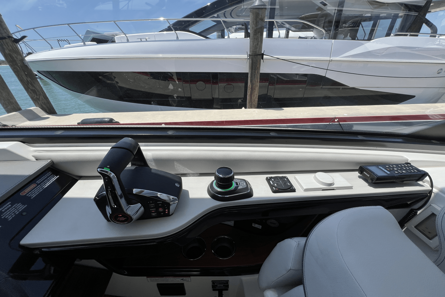 2025 Sea Ray Sundancer 370 Outboard Image Thumbnail #27