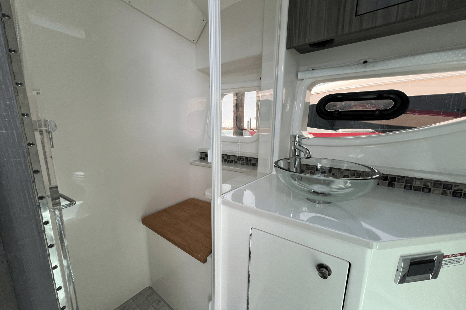 2025 Sea Ray Sundancer 370 Outboard Image Thumbnail #46