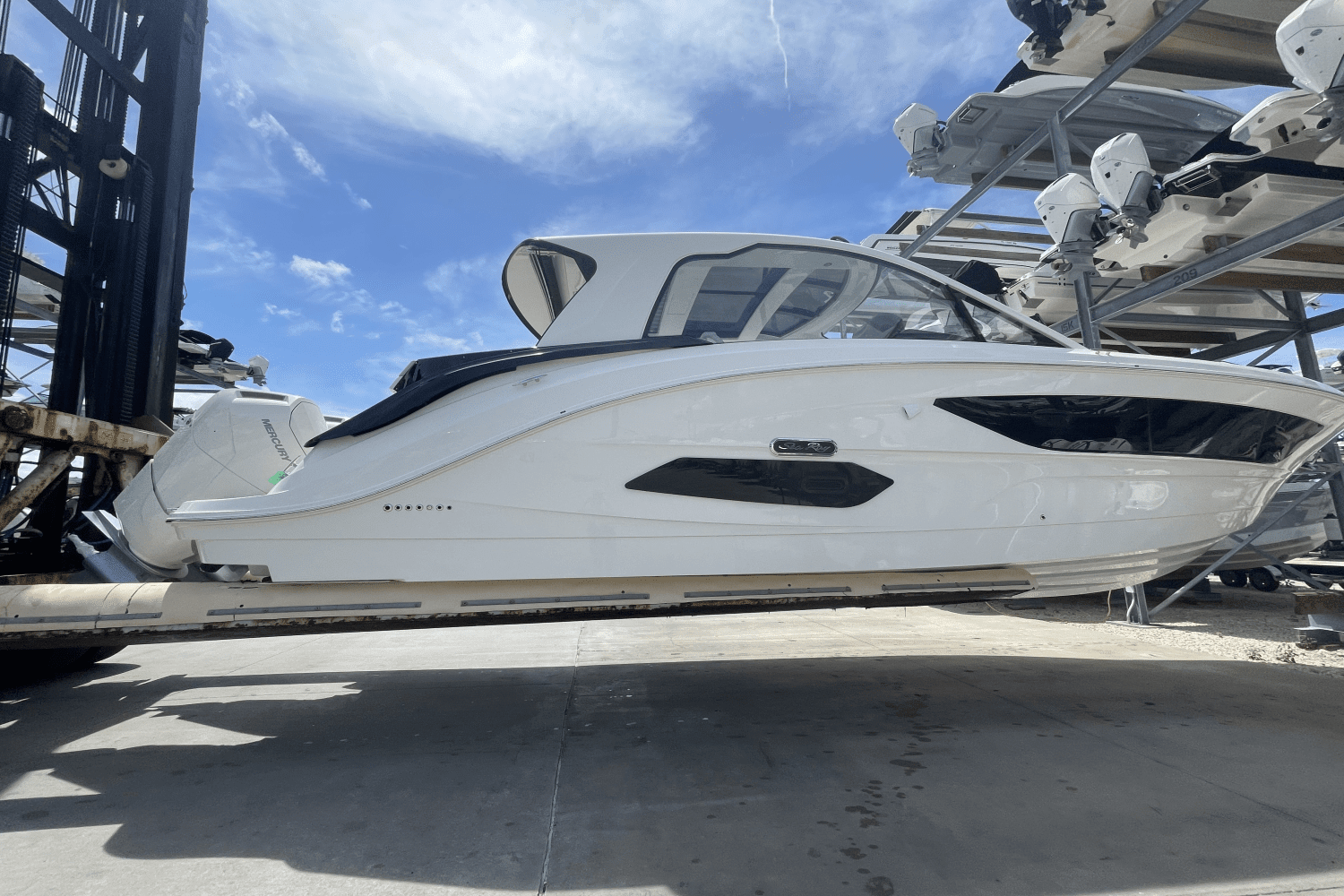 Thumbnail 3 for 2025 Sea Ray Sundancer 370 Outboard