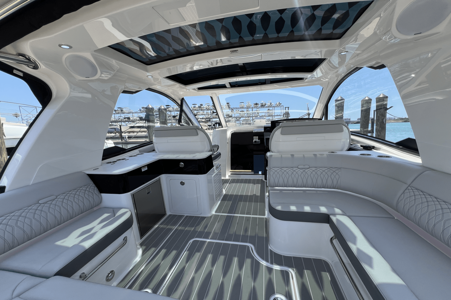 2025 Sea Ray Sundancer 370 Outboard Image Thumbnail #17