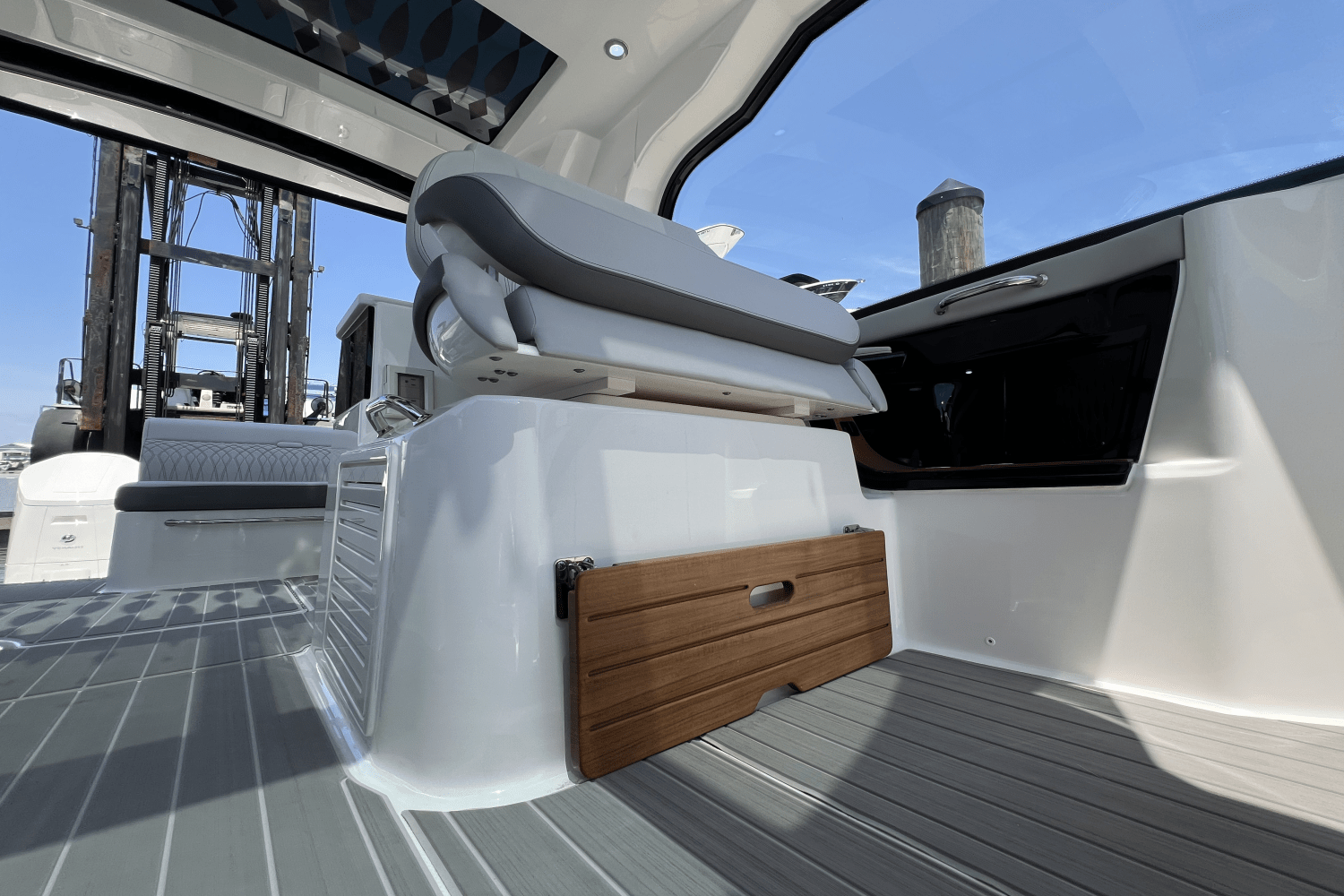 2025 Sea Ray Sundancer 370 Outboard Image Thumbnail #49