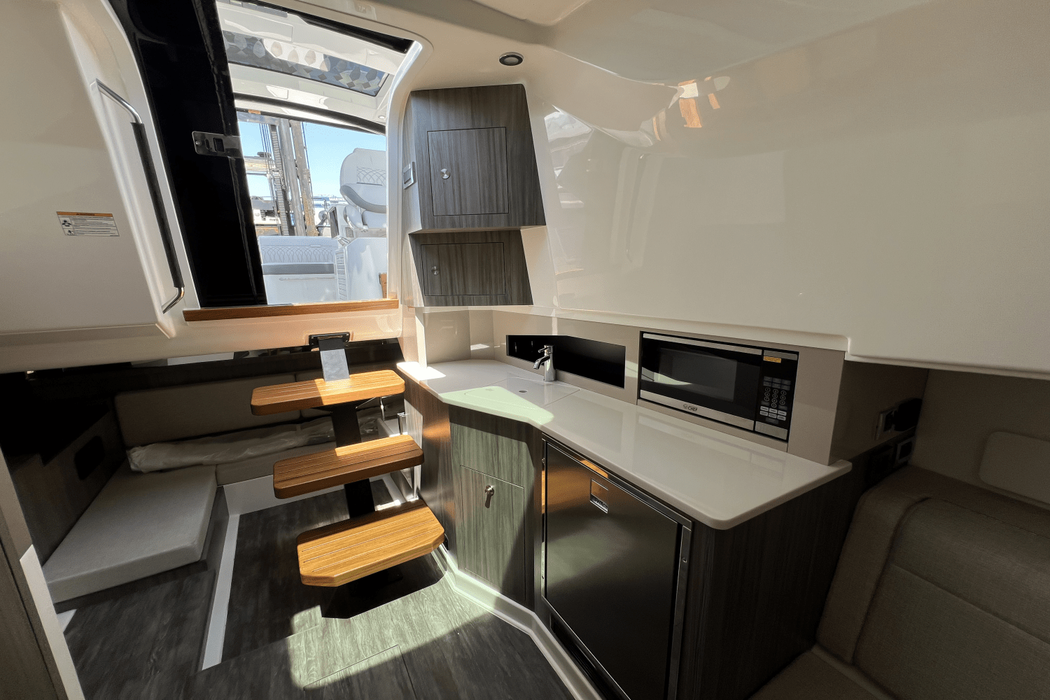 2025 Sea Ray Sundancer 370 Outboard Image Thumbnail #43