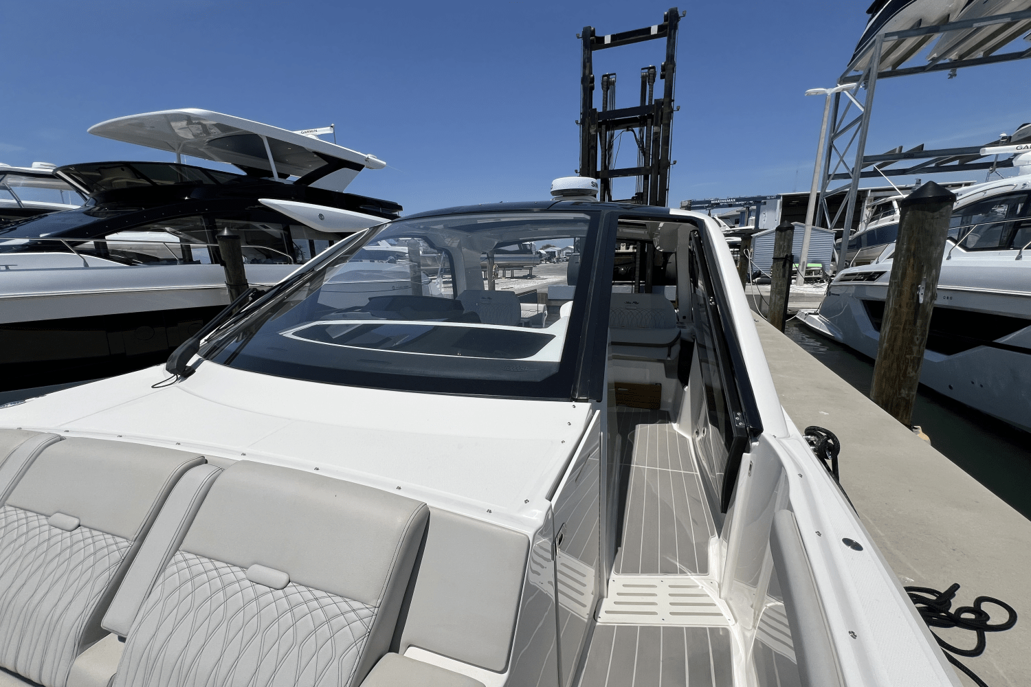 2025 Sea Ray Sundancer 370 Outboard Image Thumbnail #42