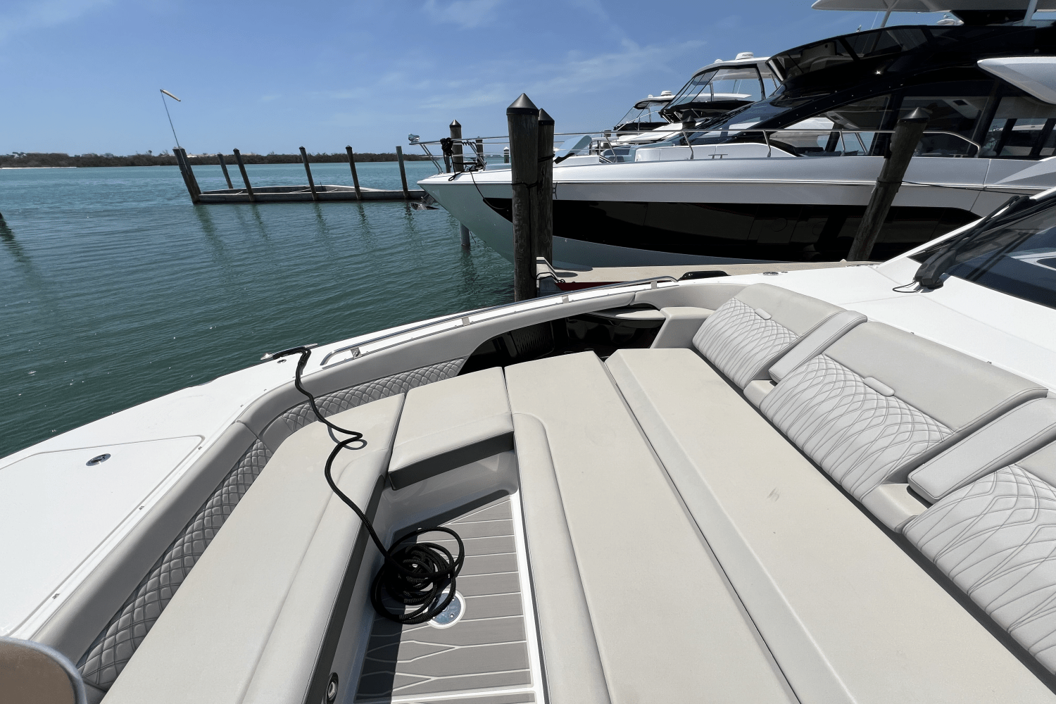2025 Sea Ray Sundancer 370 Outboard Image Thumbnail #40
