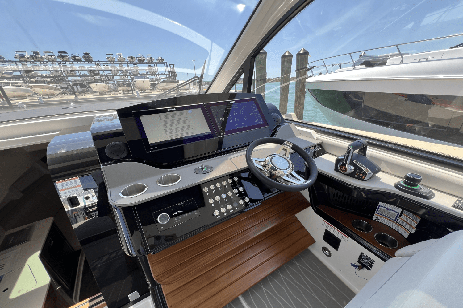 2025 Sea Ray Sundancer 370 Outboard Image Thumbnail #28