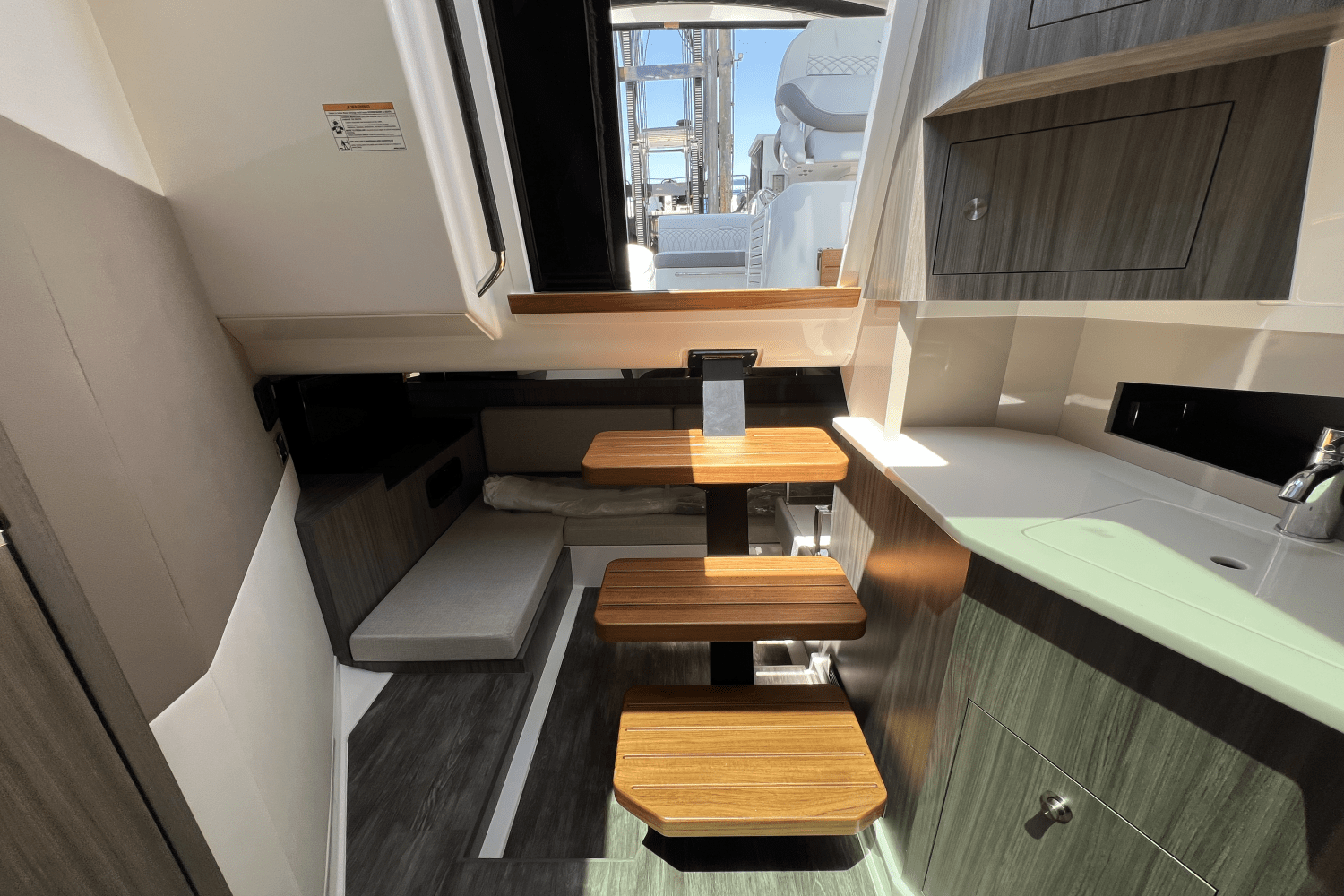 2025 Sea Ray Sundancer 370 Outboard Image Thumbnail #44
