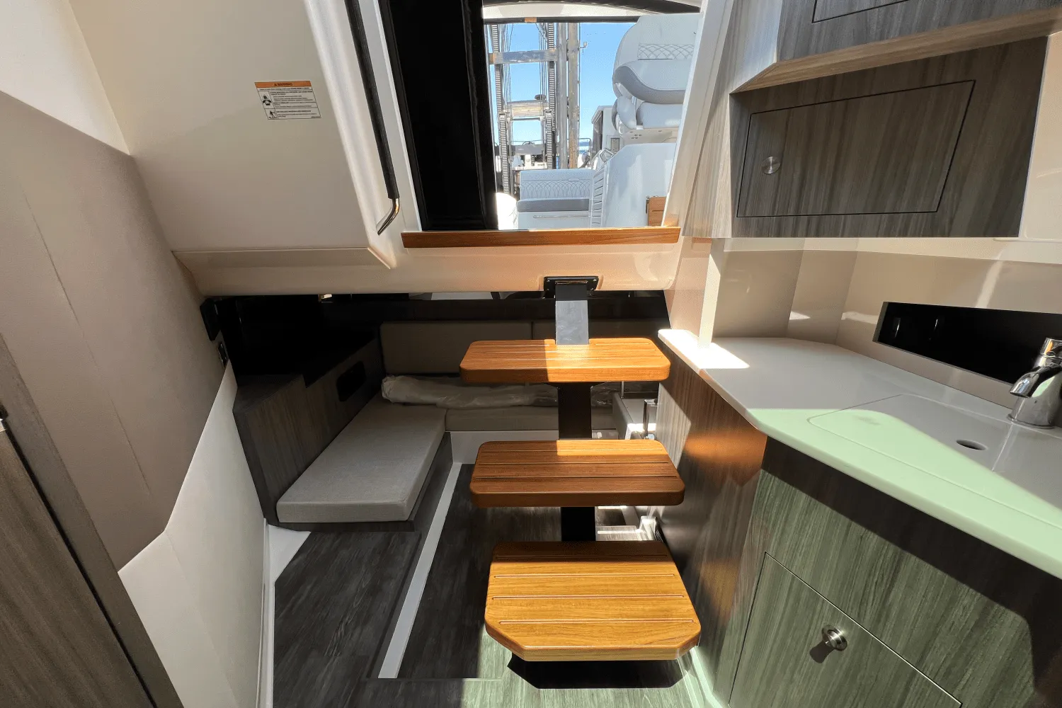 2025 Sea Ray Sundancer 370 Outboard Image Thumbnail #40