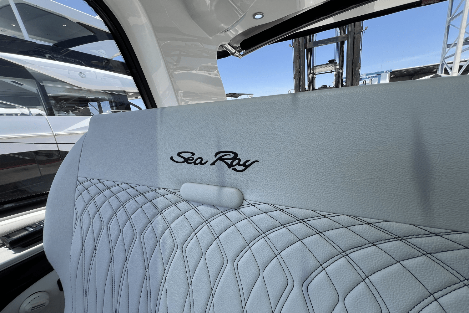 2025 Sea Ray Sundancer 370 Outboard Image Thumbnail #23