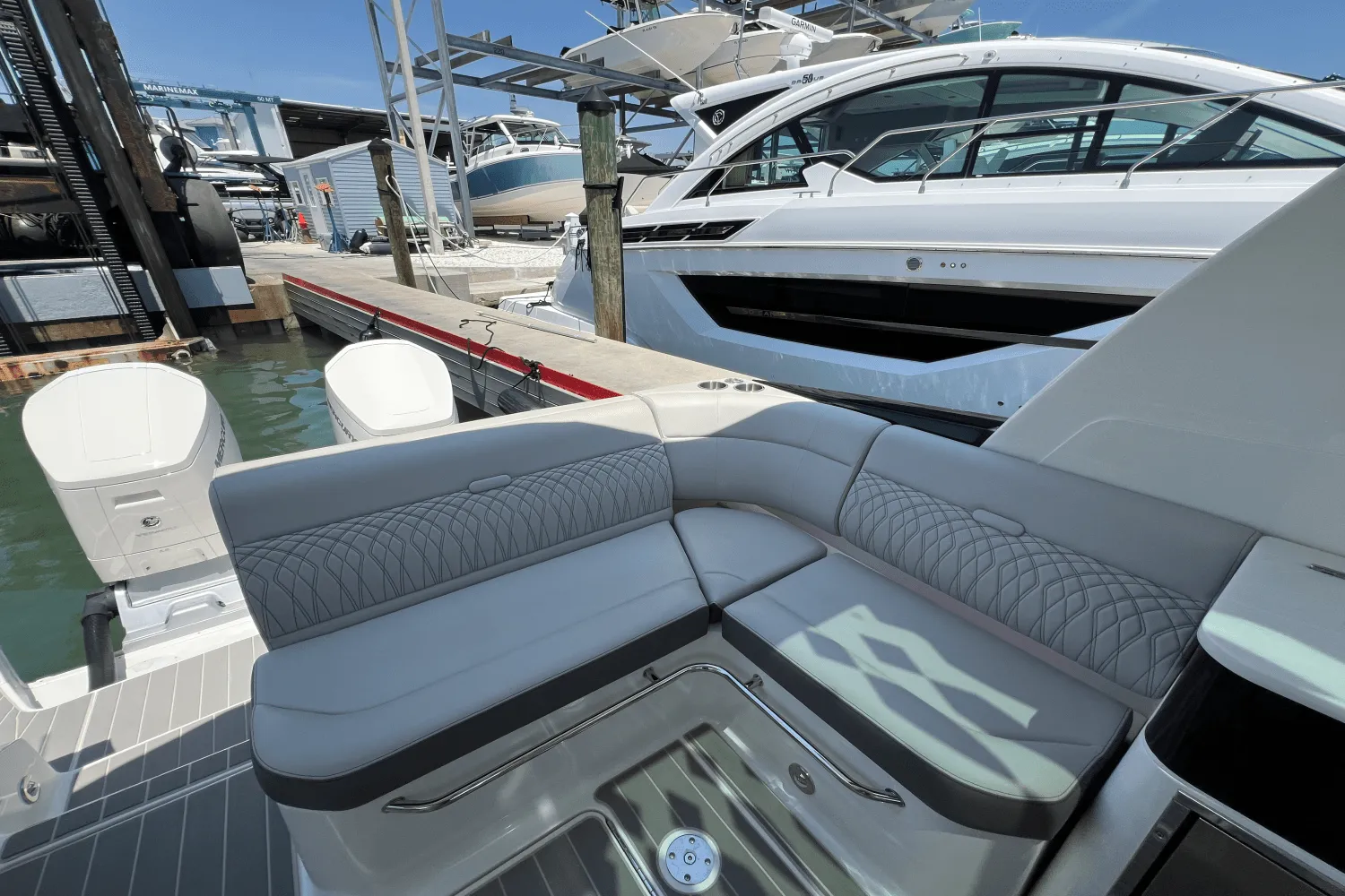 2025 Sea Ray Sundancer 370 Outboard Image Thumbnail #11