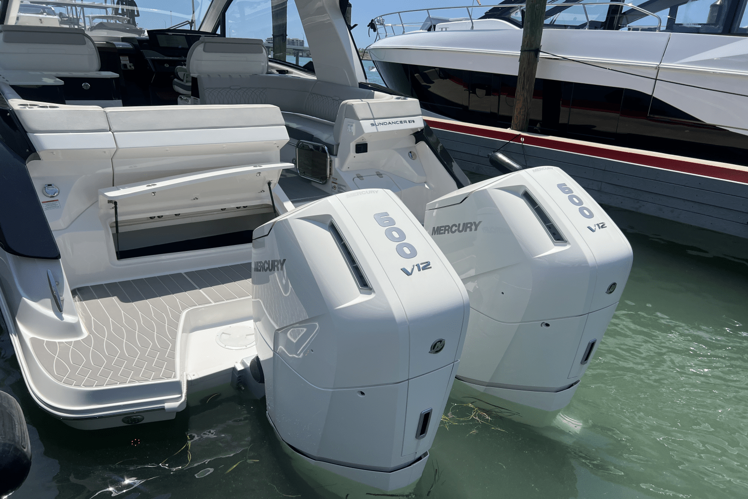 2025 Sea Ray Sundancer 370 Outboard Image Thumbnail #11