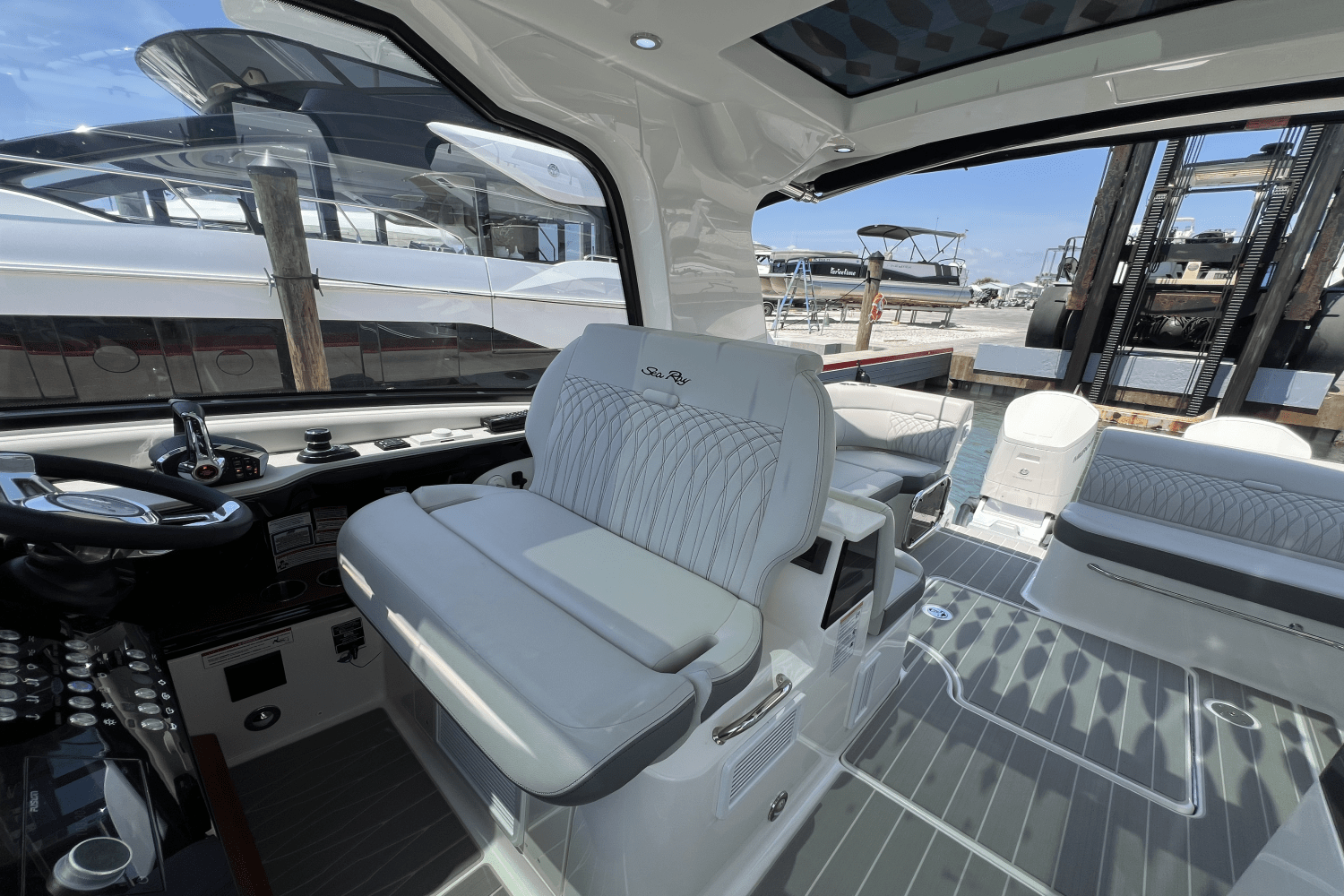 2025 Sea Ray Sundancer 370 Outboard Image Thumbnail #25