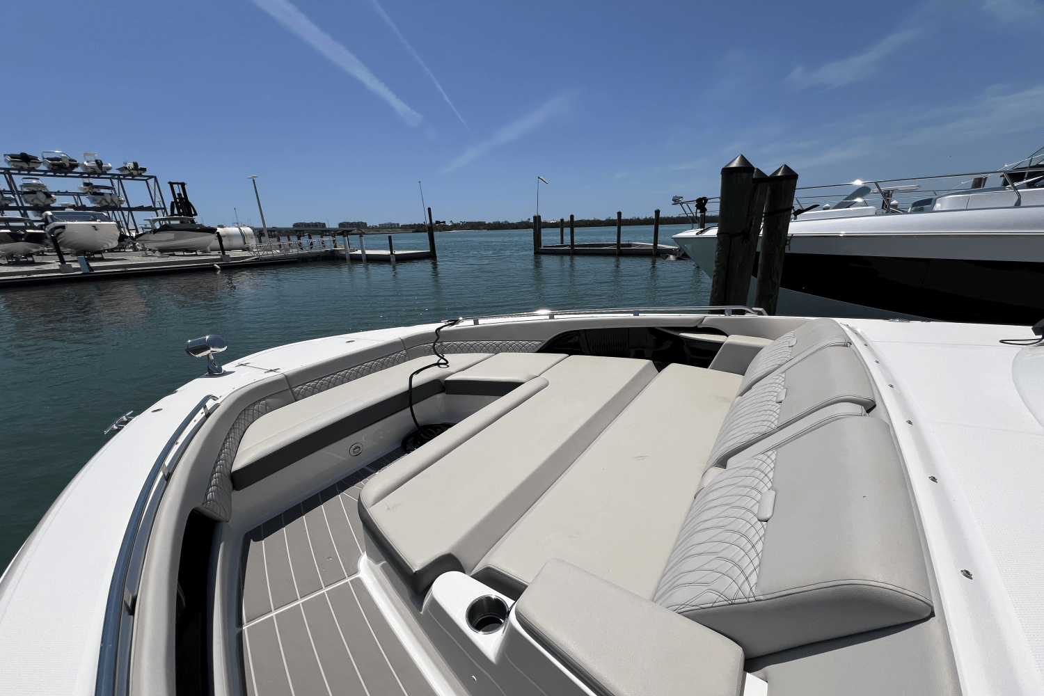 2025 Sea Ray Sundancer 370 Outboard Image Thumbnail #39