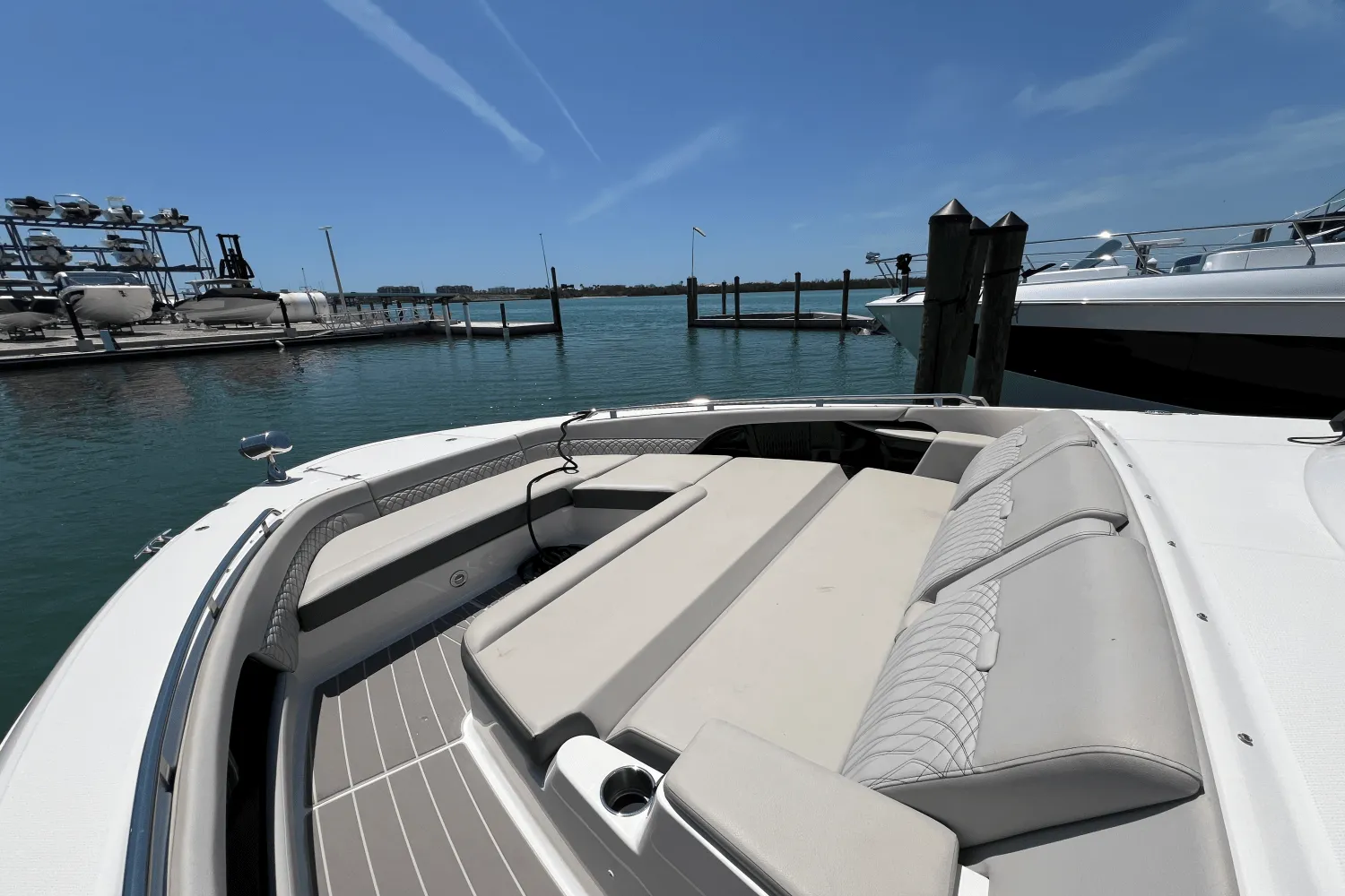 2025 Sea Ray Sundancer 370 Outboard Image Thumbnail #35