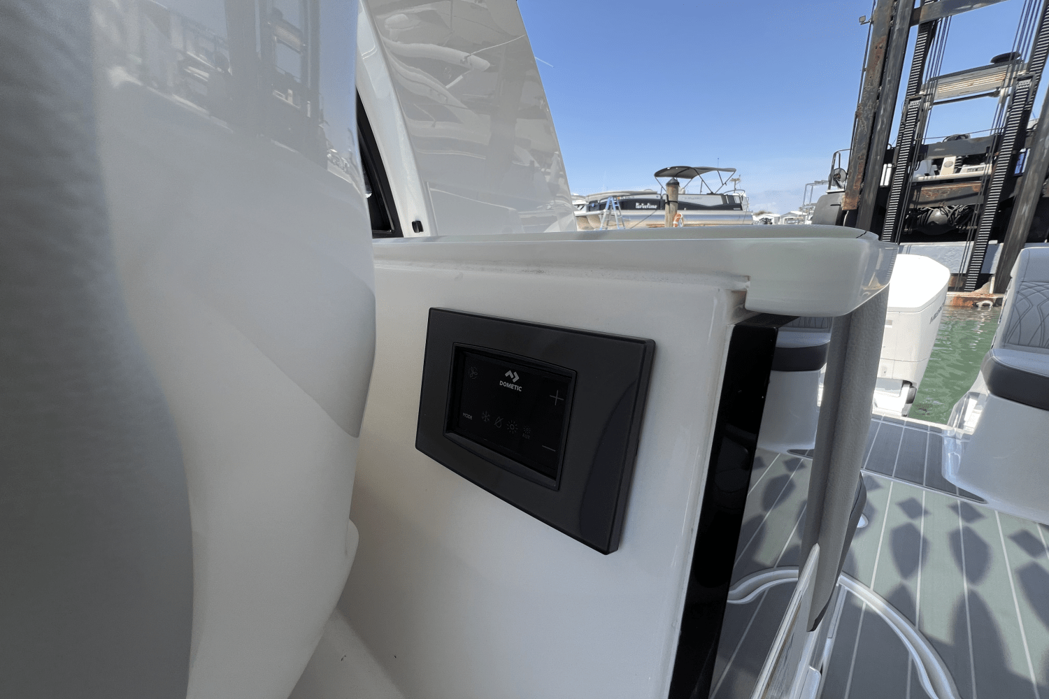 2025 Sea Ray Sundancer 370 Outboard Image Thumbnail #22