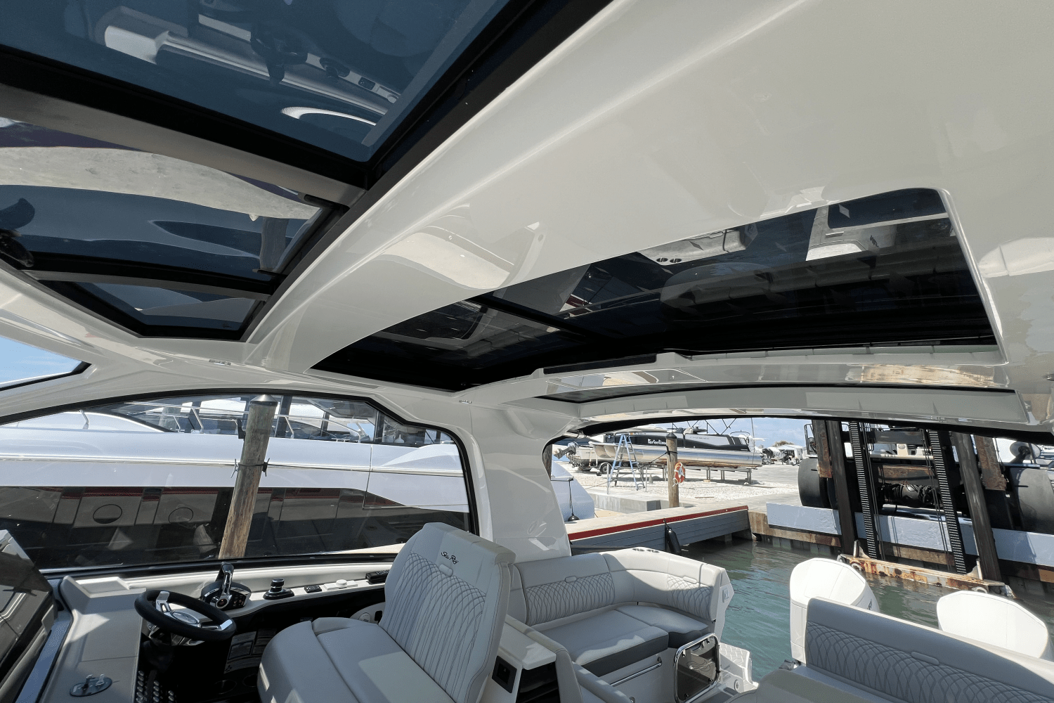 2025 Sea Ray Sundancer 370 Outboard Image Thumbnail #24