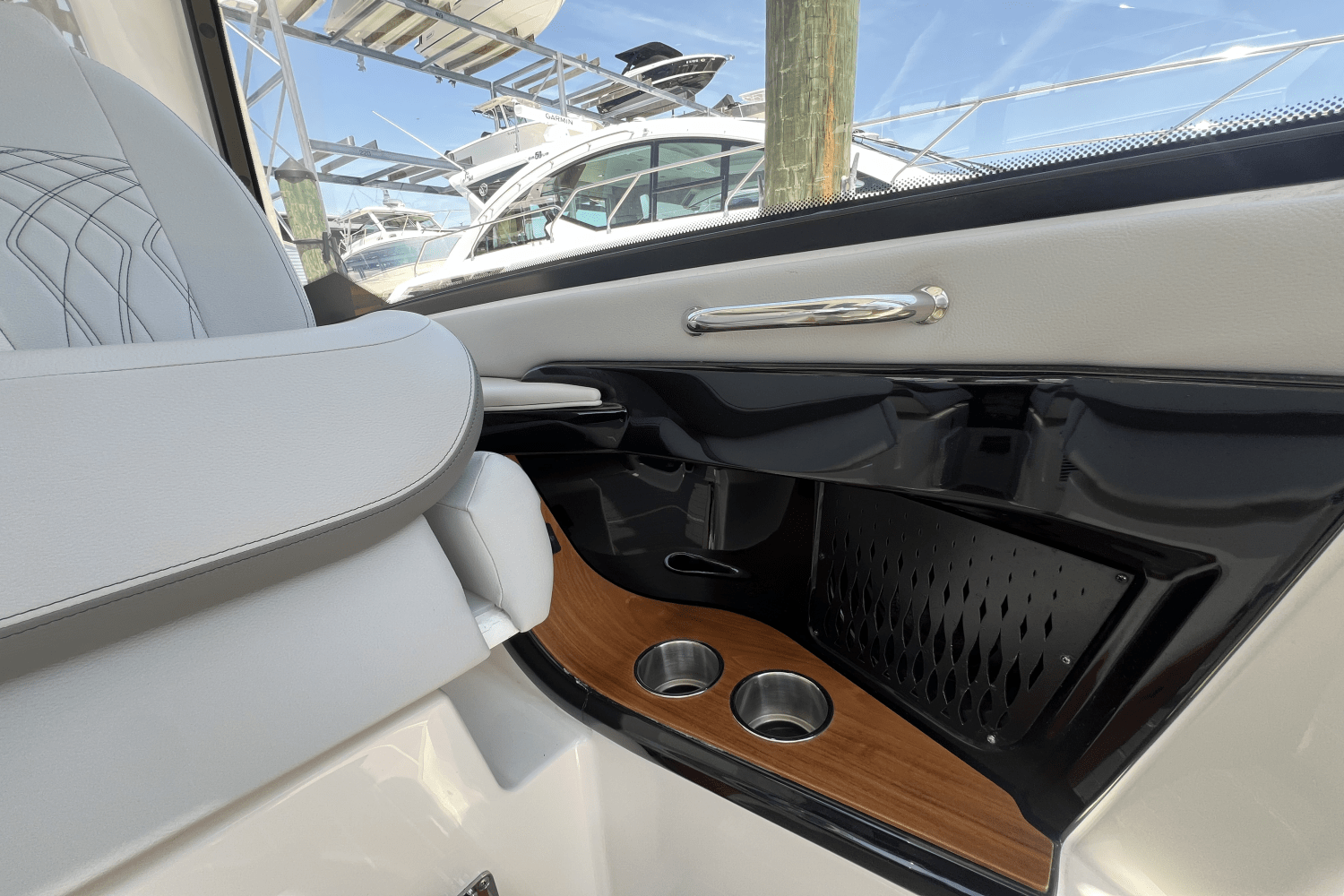 2025 Sea Ray Sundancer 370 Outboard Image Thumbnail #36