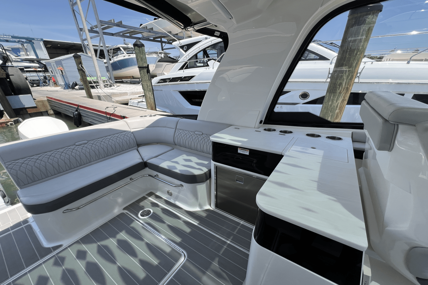2025 Sea Ray Sundancer 370 Outboard Image Thumbnail #20