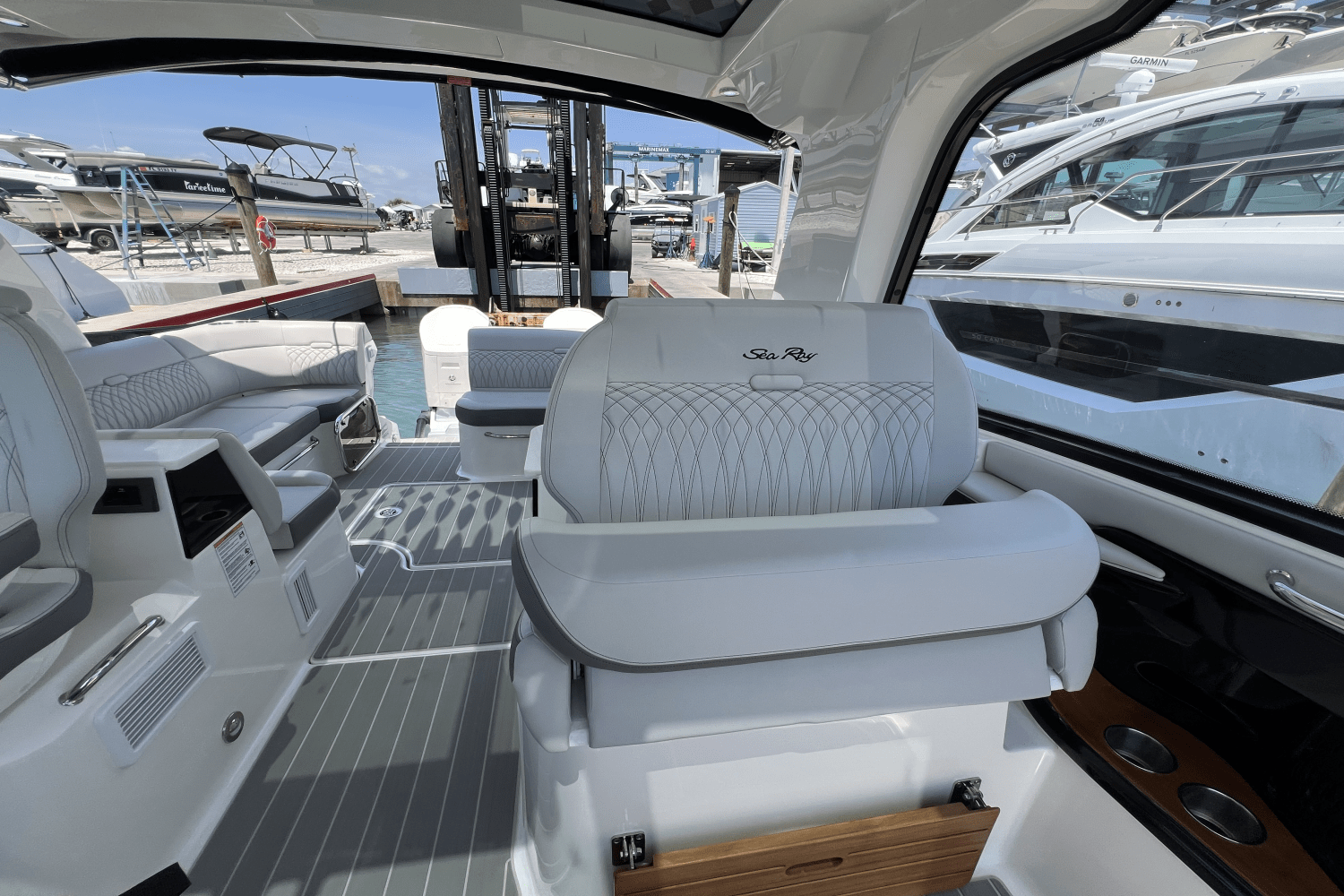 2025 Sea Ray Sundancer 370 Outboard Image Thumbnail #21