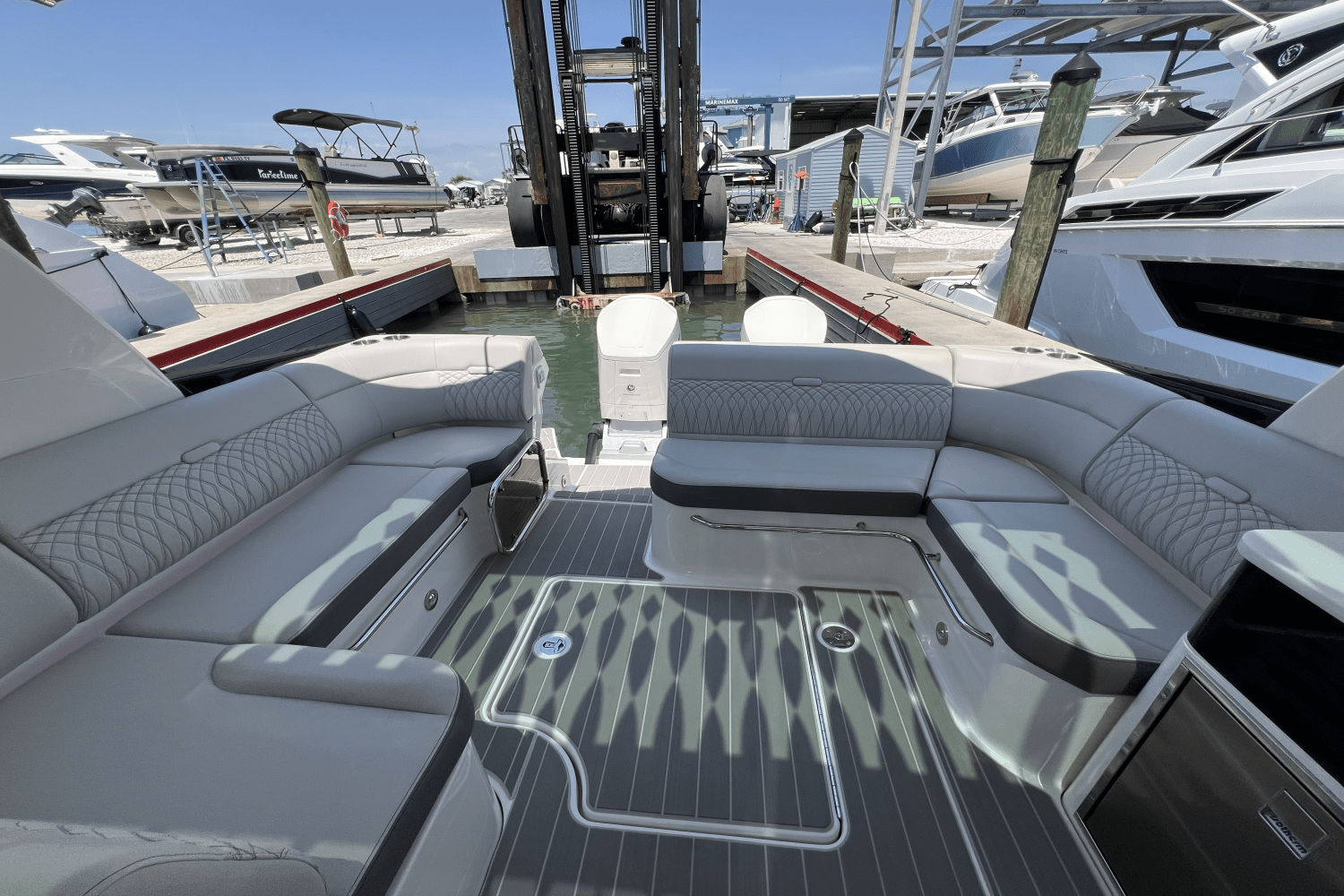 2025 Sea Ray Sundancer 370 Outboard Image Thumbnail #14